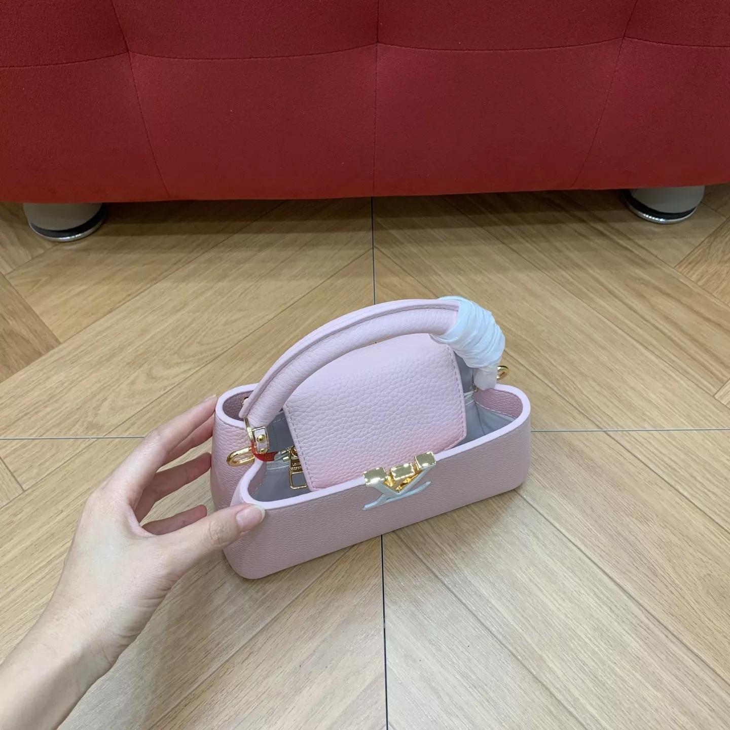 루이비통 카퓌신 가로형 미니 탑핸들백 상세 이미지 7
