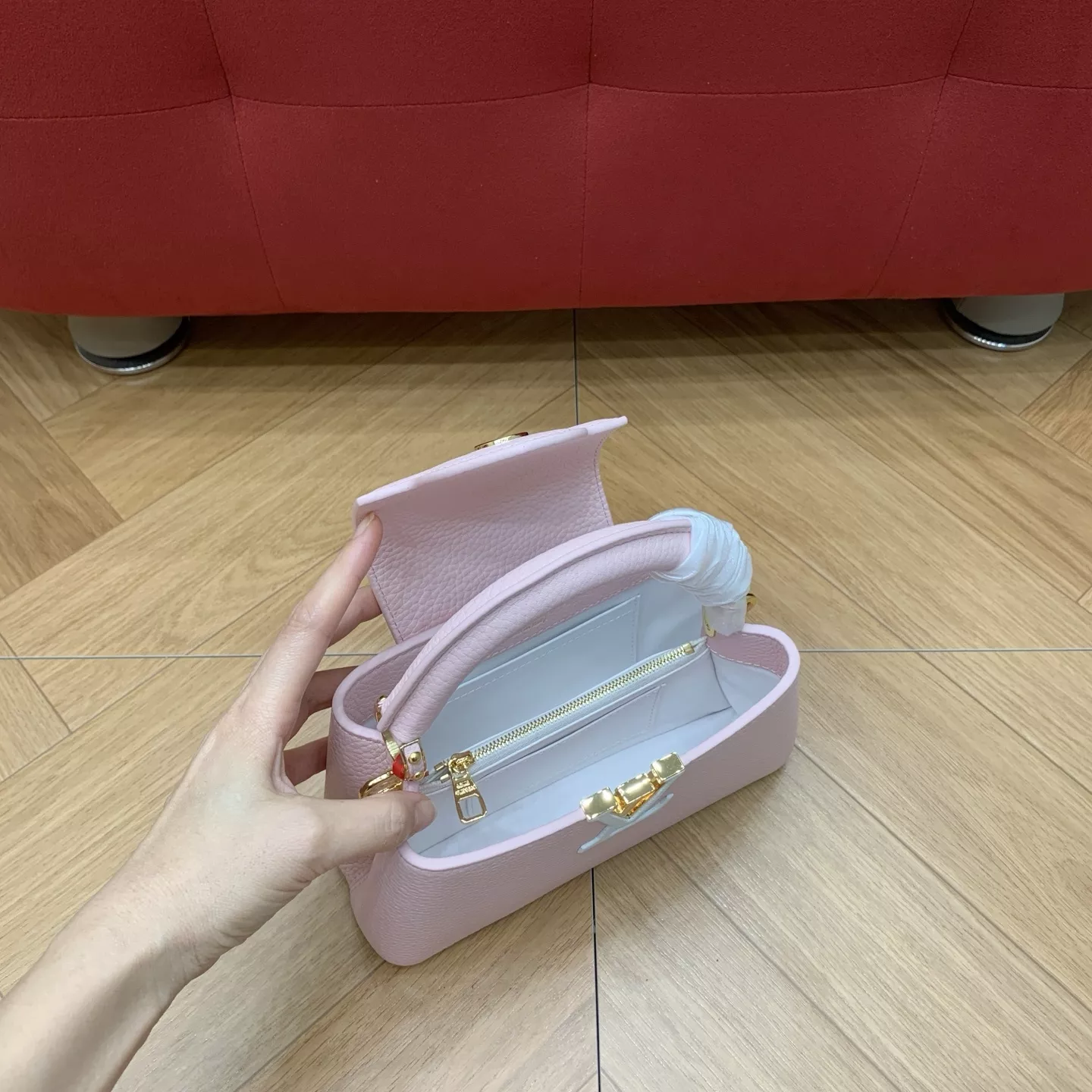 루이비통 카퓌신 가로형 미니 탑핸들백 상세 이미지 8