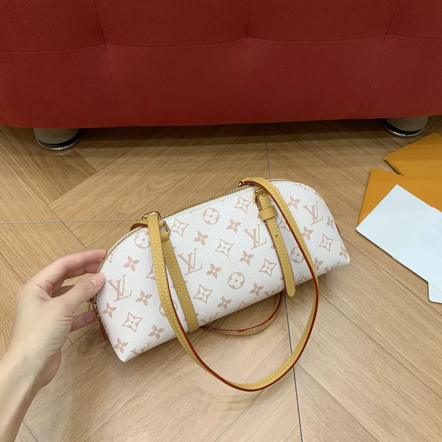 루이비통 스콰이어 가로형 레진 가죽 라이더 숄더백 상세 이미지 2