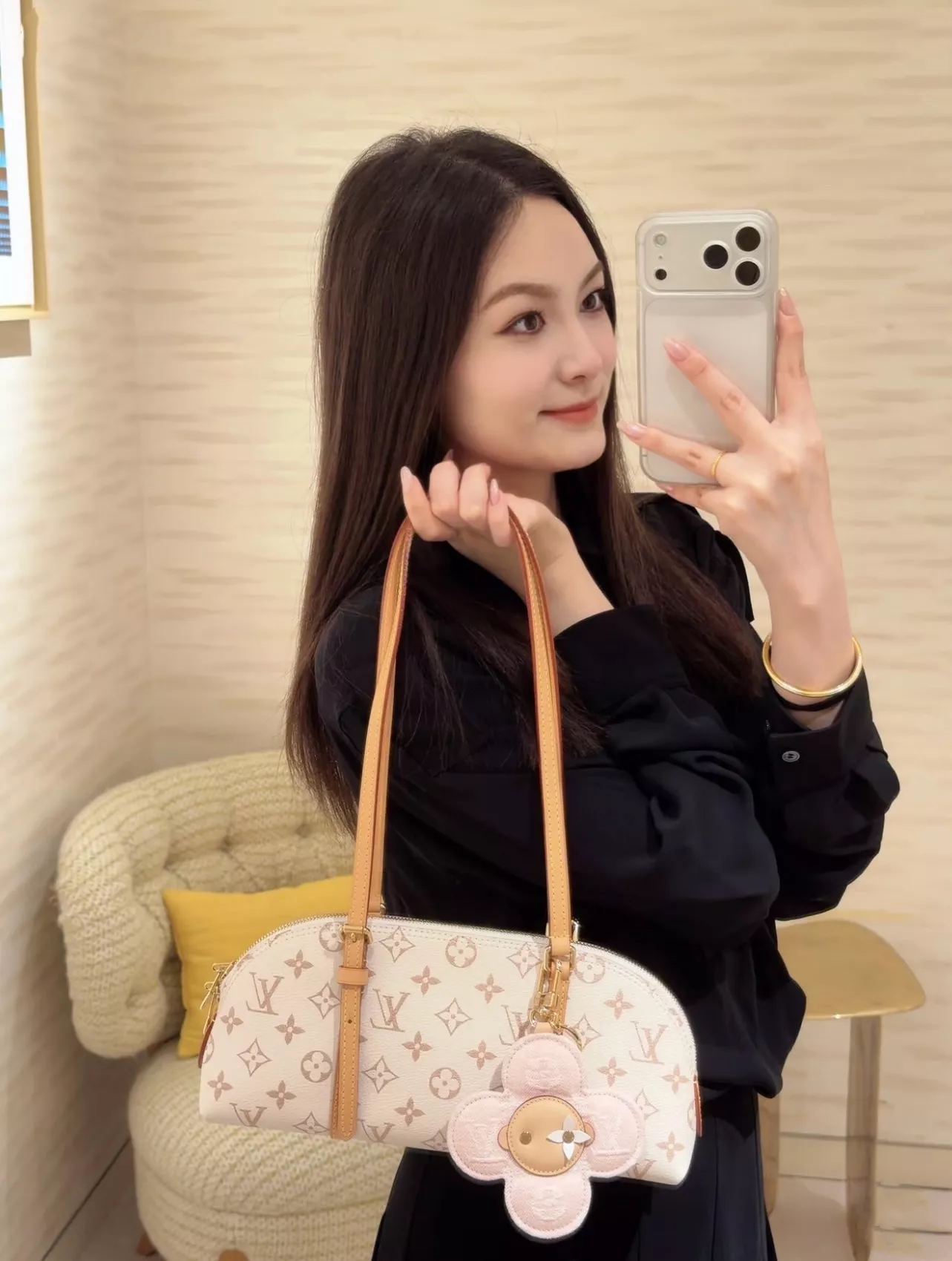 루이비통 스콰이어 가로형 레진 가죽 라이더 숄더백 상세 이미지 38