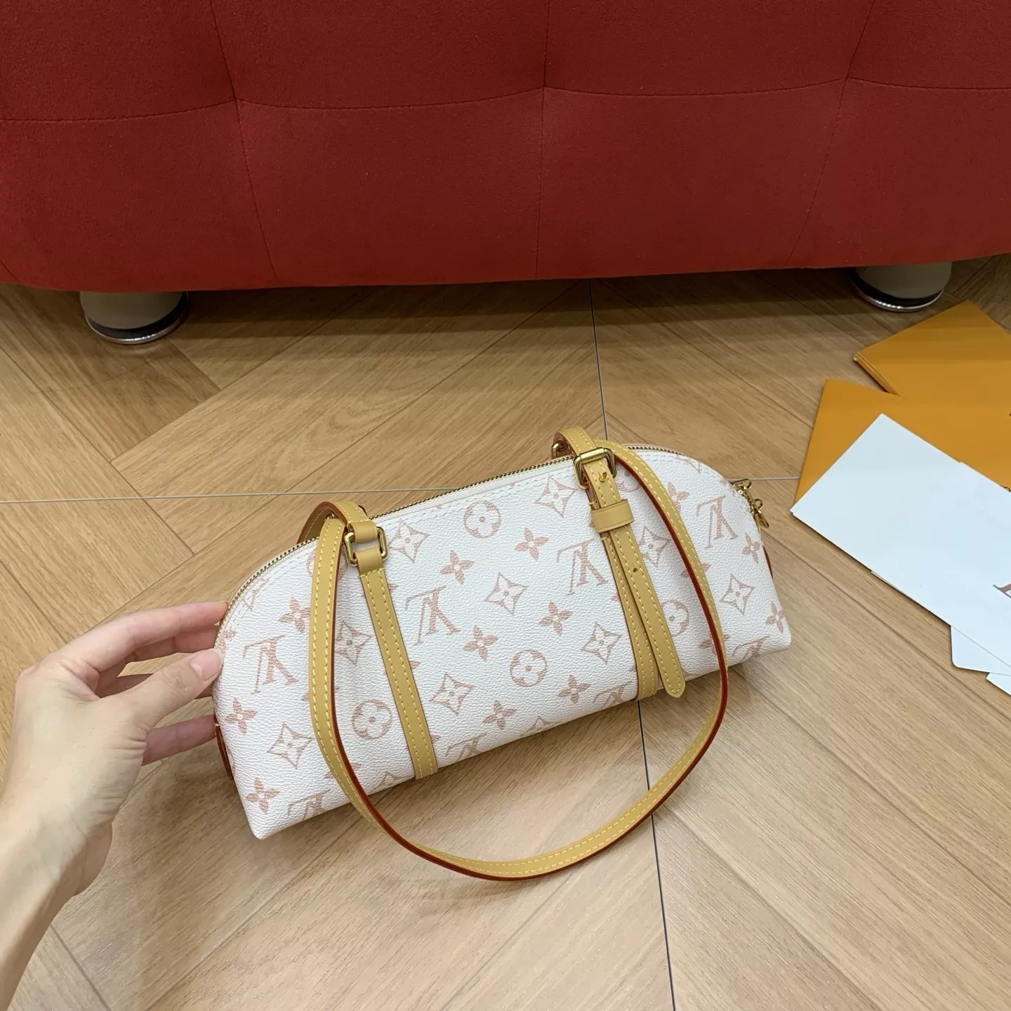 루이비통 스콰이어 가로형 레진 가죽 라이더 숄더백 상세 이미지 3