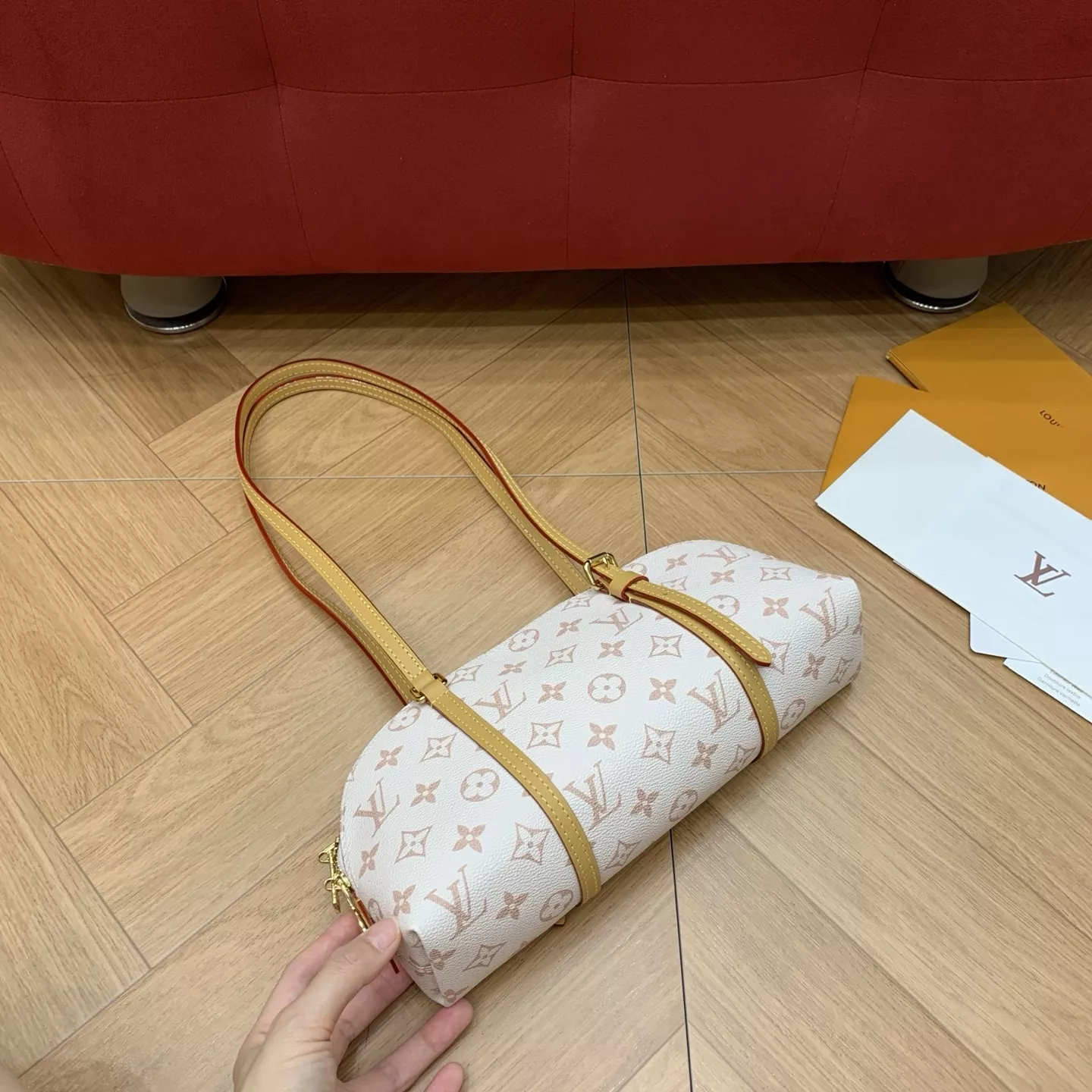 루이비통 스콰이어 가로형 레진 가죽 라이더 숄더백 상세 이미지 13
