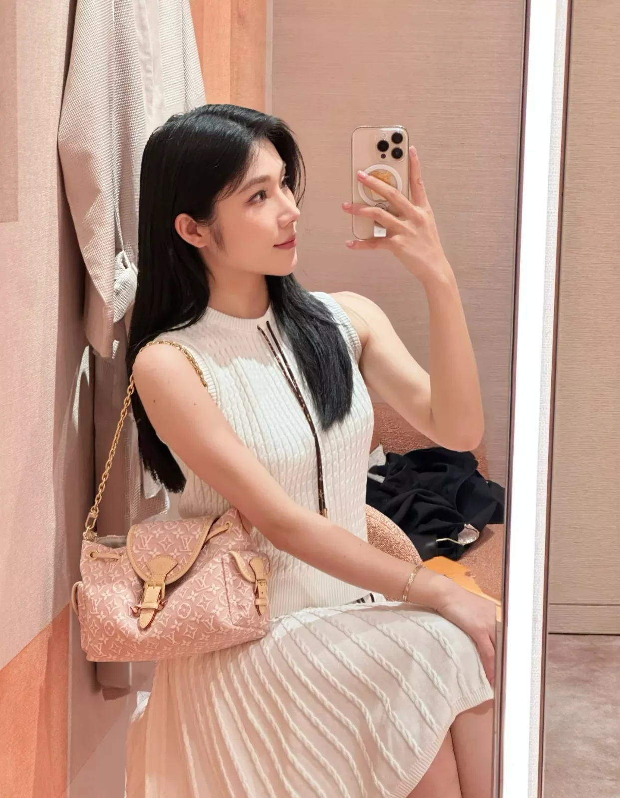 루이비통 오디세이 핑크 자카드 자수 플랩 숄더백 상세 이미지 51