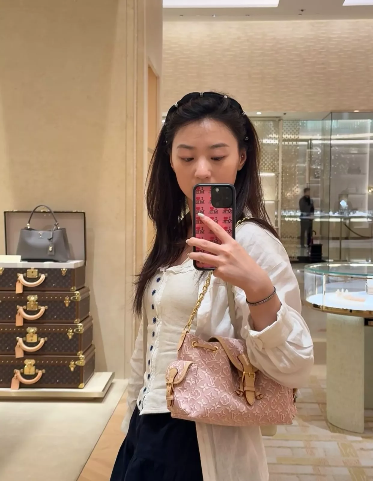 루이비통 오디세이 핑크 자카드 자수 플랩 숄더백 상세 이미지 48