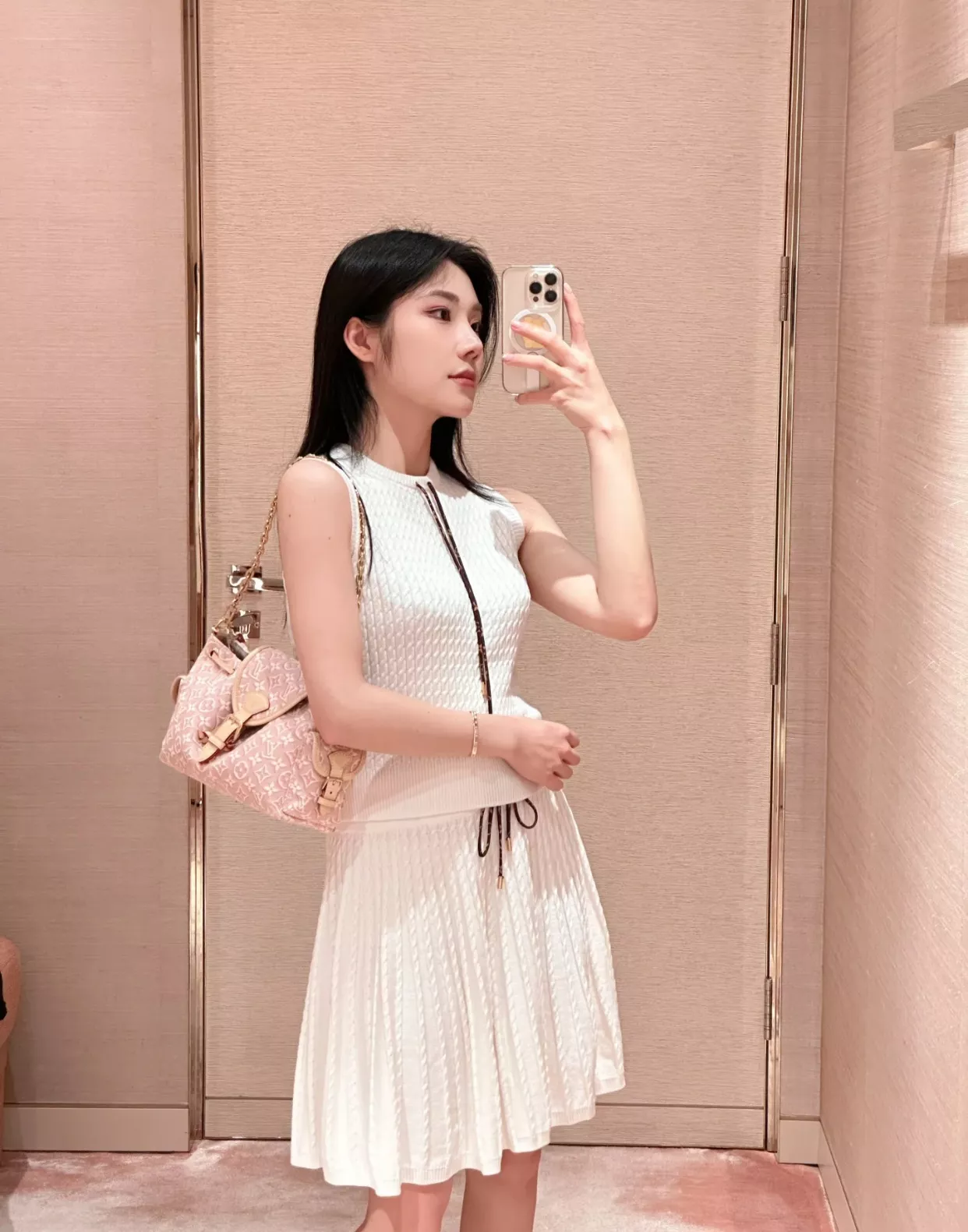 루이비통 오디세이 핑크 자카드 자수 플랩 숄더백 상세 이미지 50