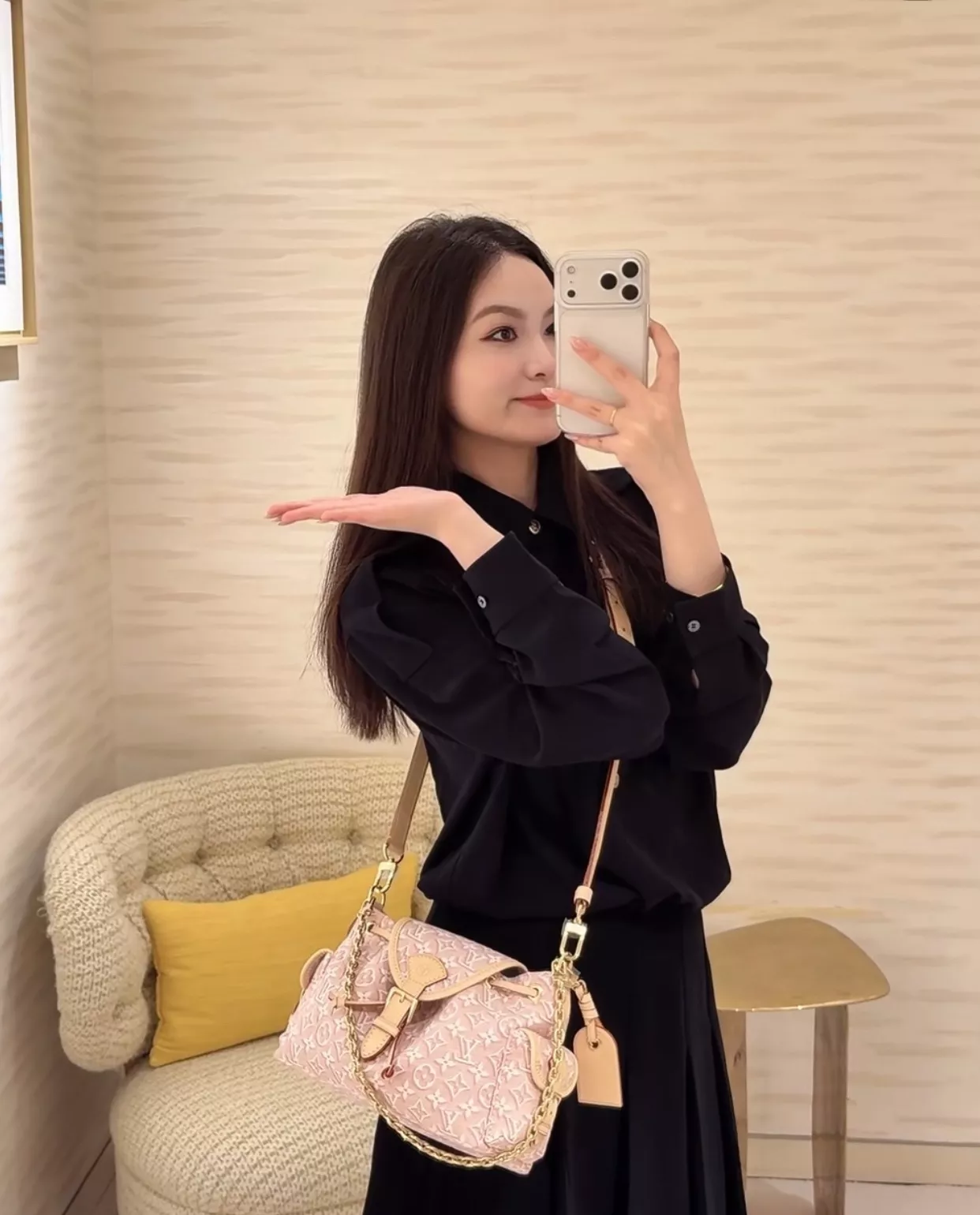 루이비통 오디세이 핑크 자카드 자수 플랩 숄더백 상세 이미지 33