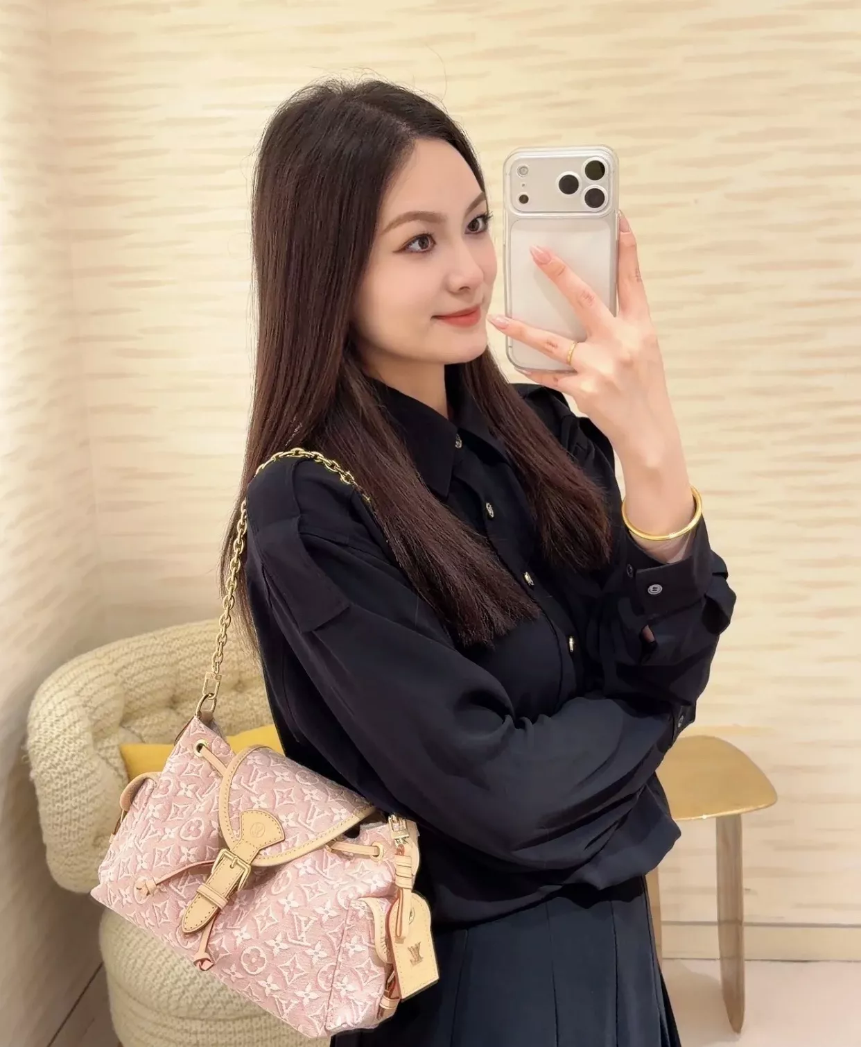 루이비통 오디세이 핑크 자카드 자수 플랩 숄더백 상세 이미지 32