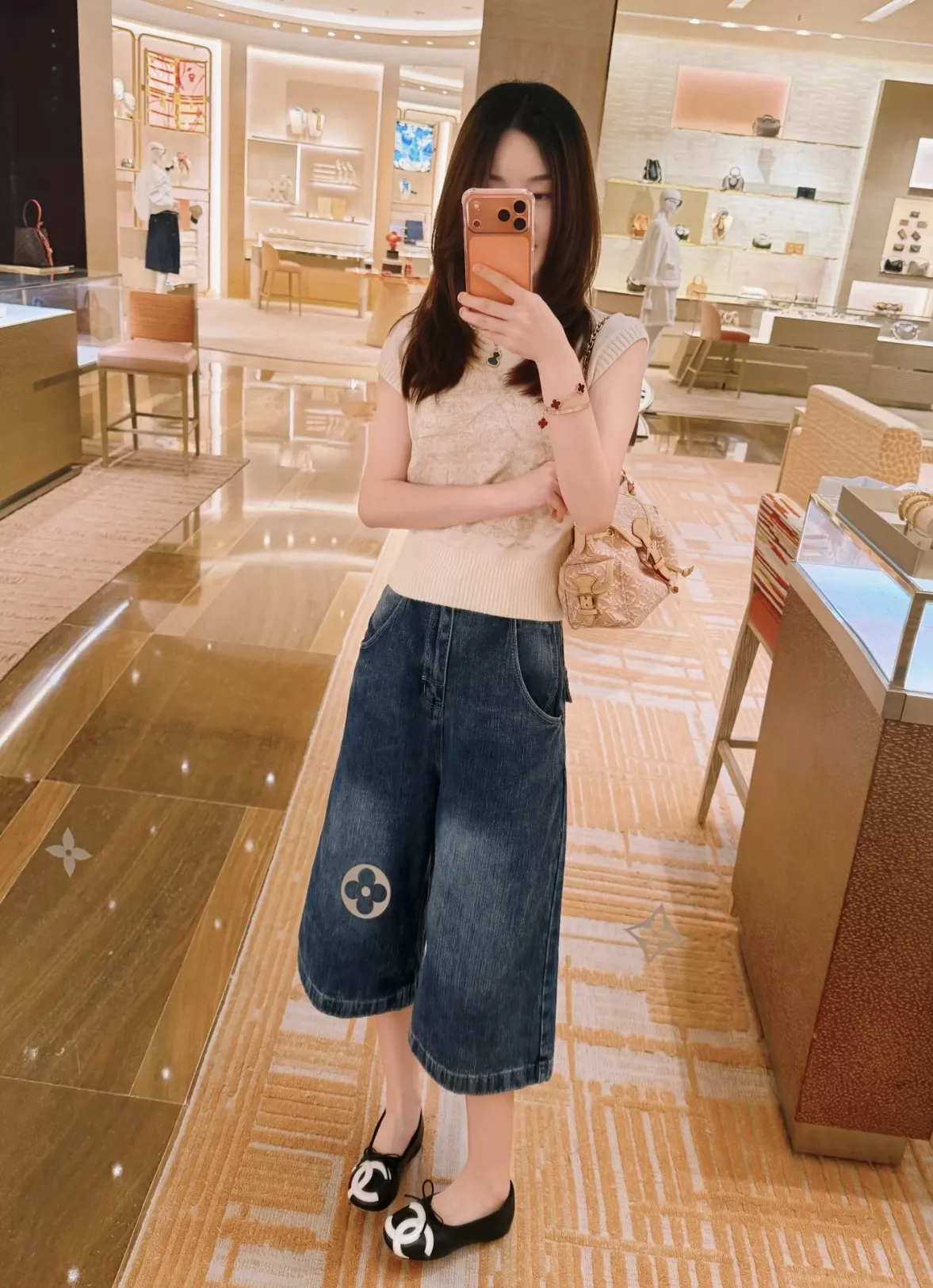 루이비통 오디세이 핑크 자카드 자수 플랩 숄더백 상세 이미지 45