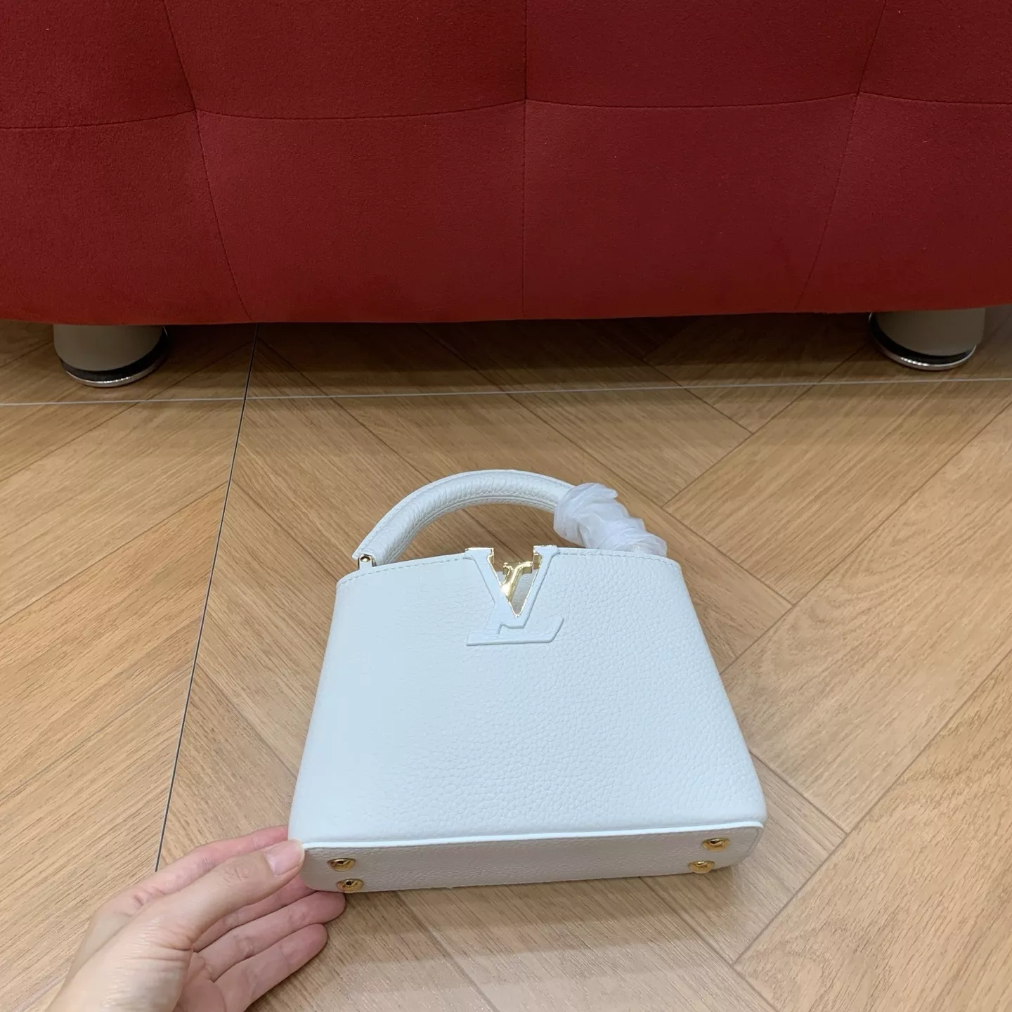 루이비통 카퓌신 미니 화이트 토트백 상세 이미지 23