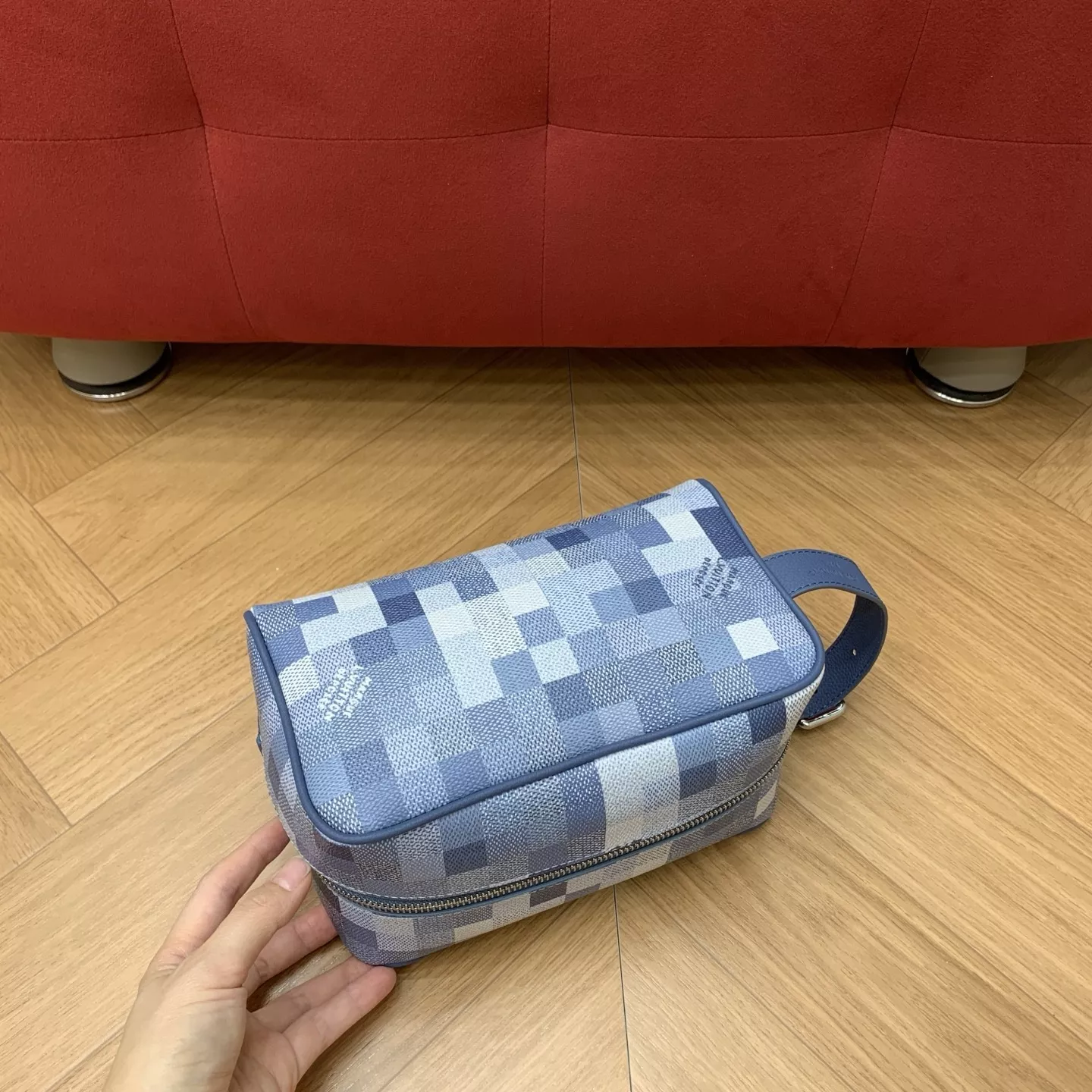 루이비통 그라데이션 블루 다미에 패턴 핸들 파우치 상세 이미지 22