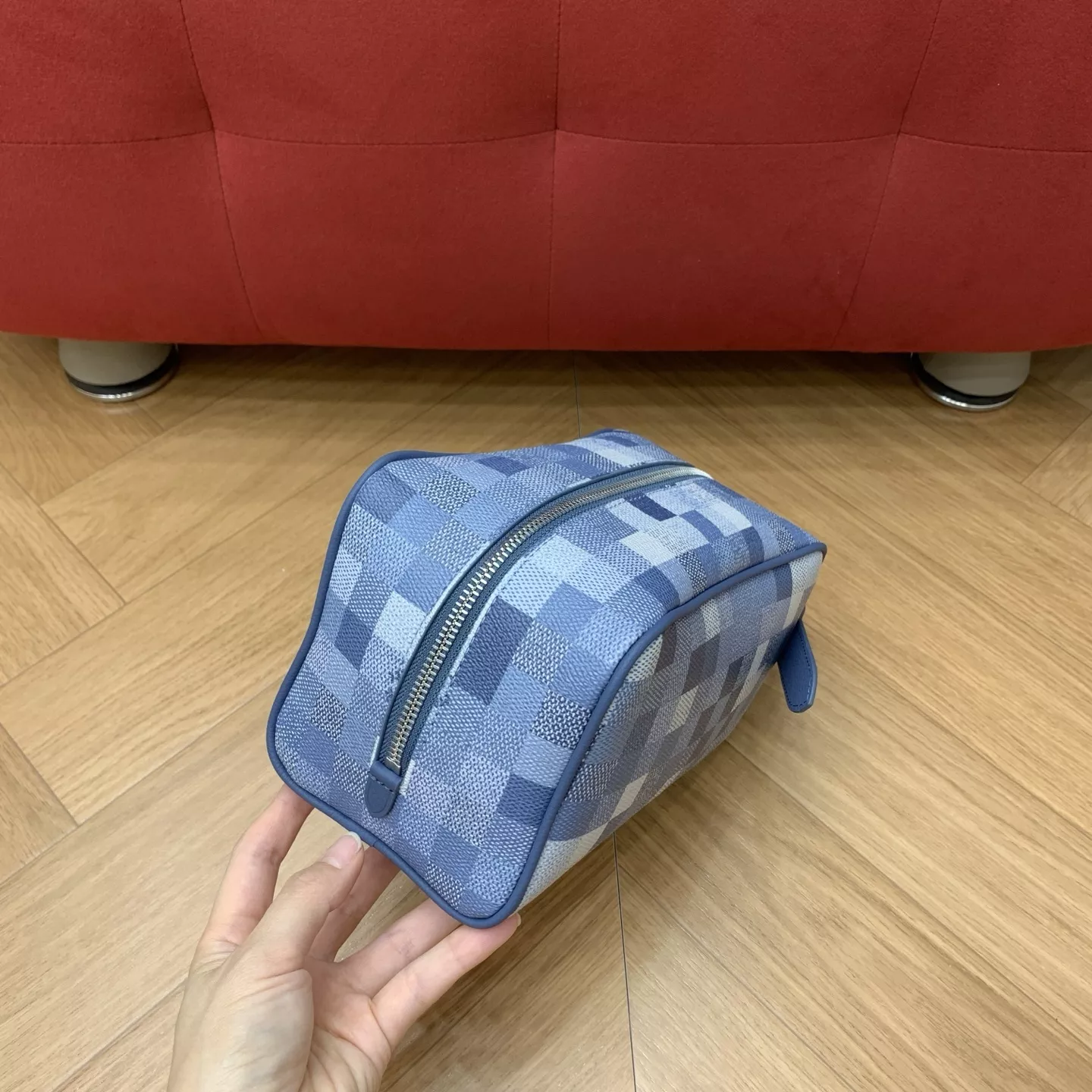 루이비통 그라데이션 블루 다미에 패턴 핸들 파우치 상세 이미지 21