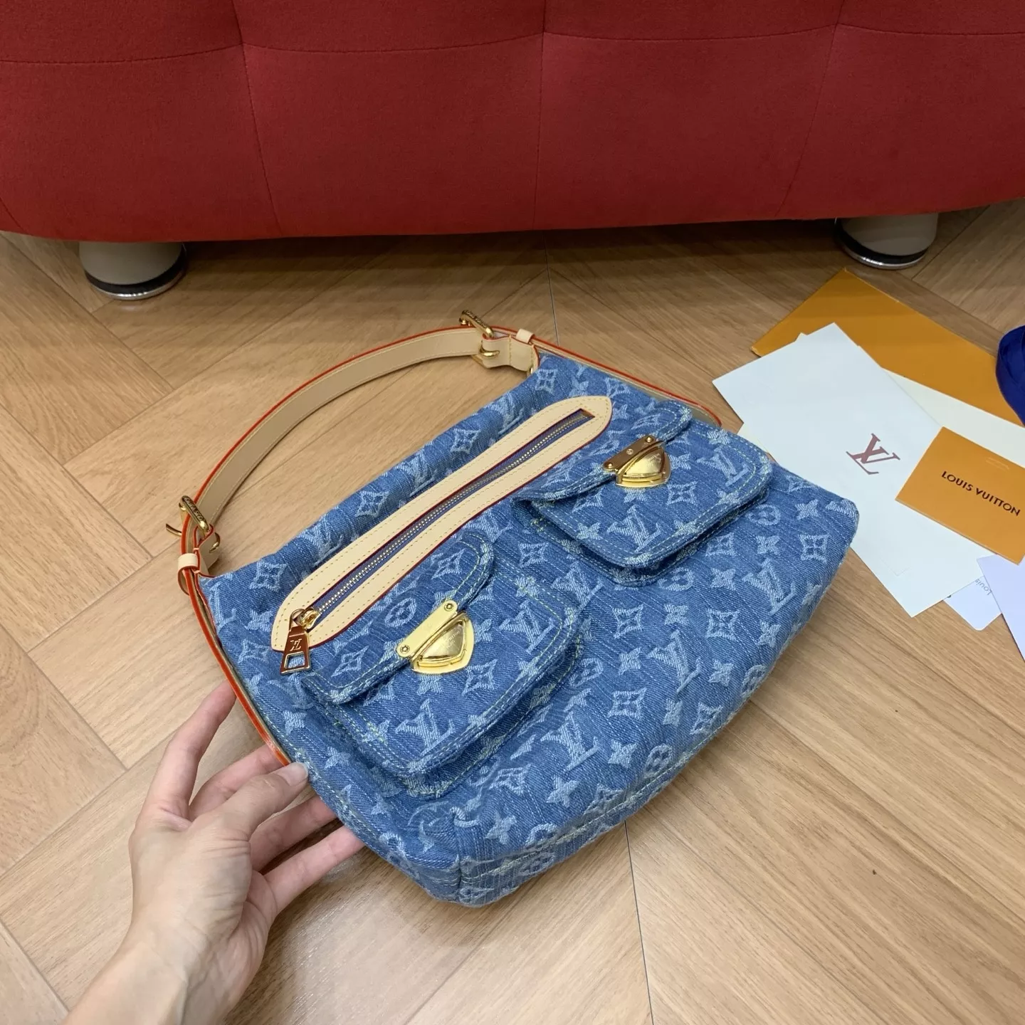 루이비통 워싱 데님 배기 숄더백 상세 이미지 27