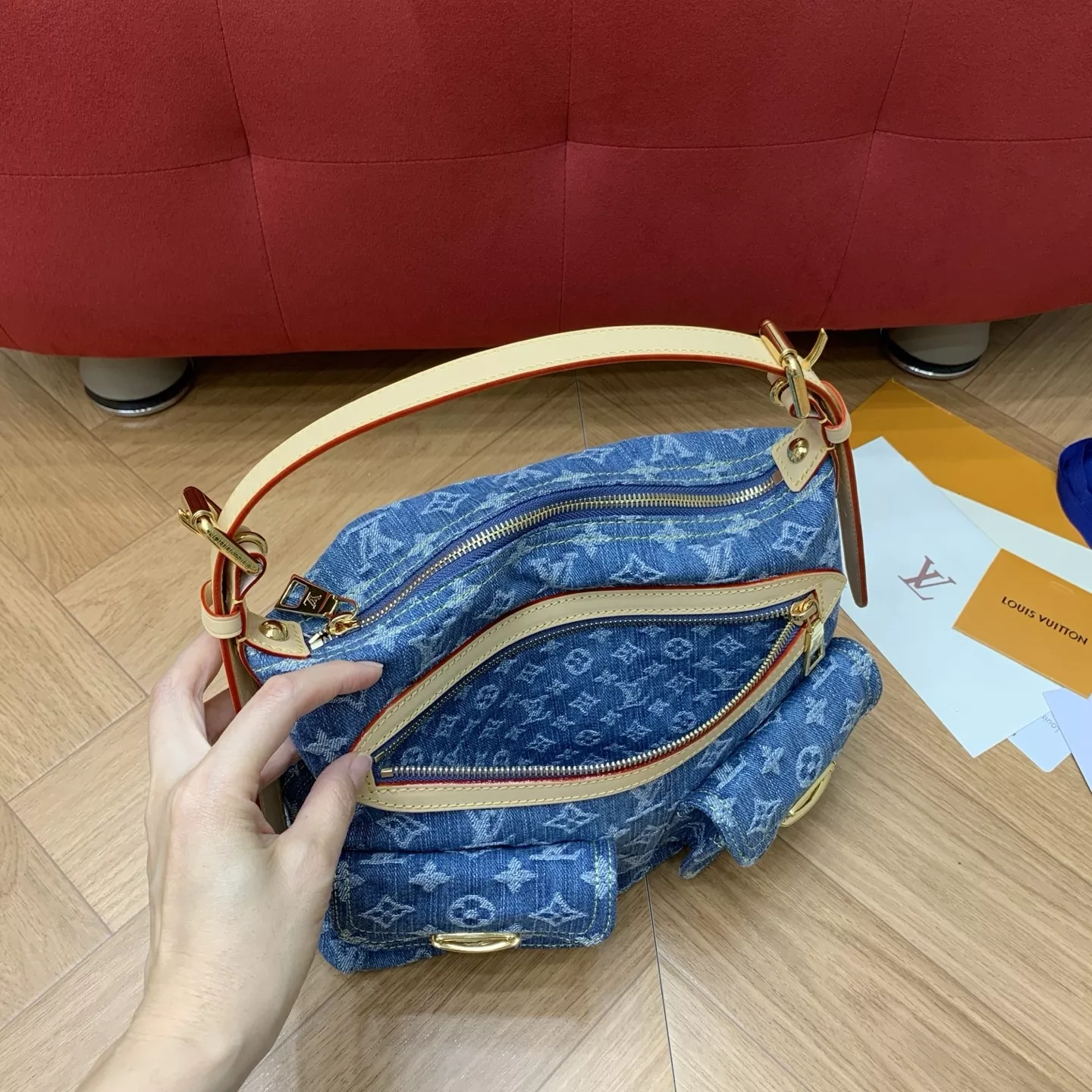 루이비통 워싱 데님 배기 숄더백 상세 이미지 14