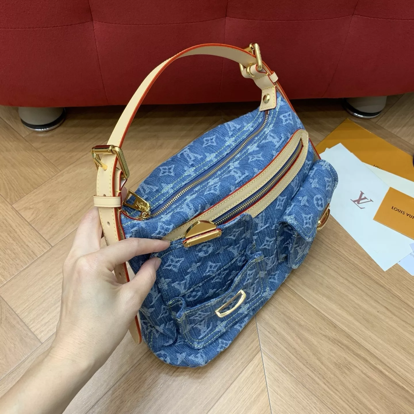 루이비통 워싱 데님 배기 숄더백 상세 이미지 15