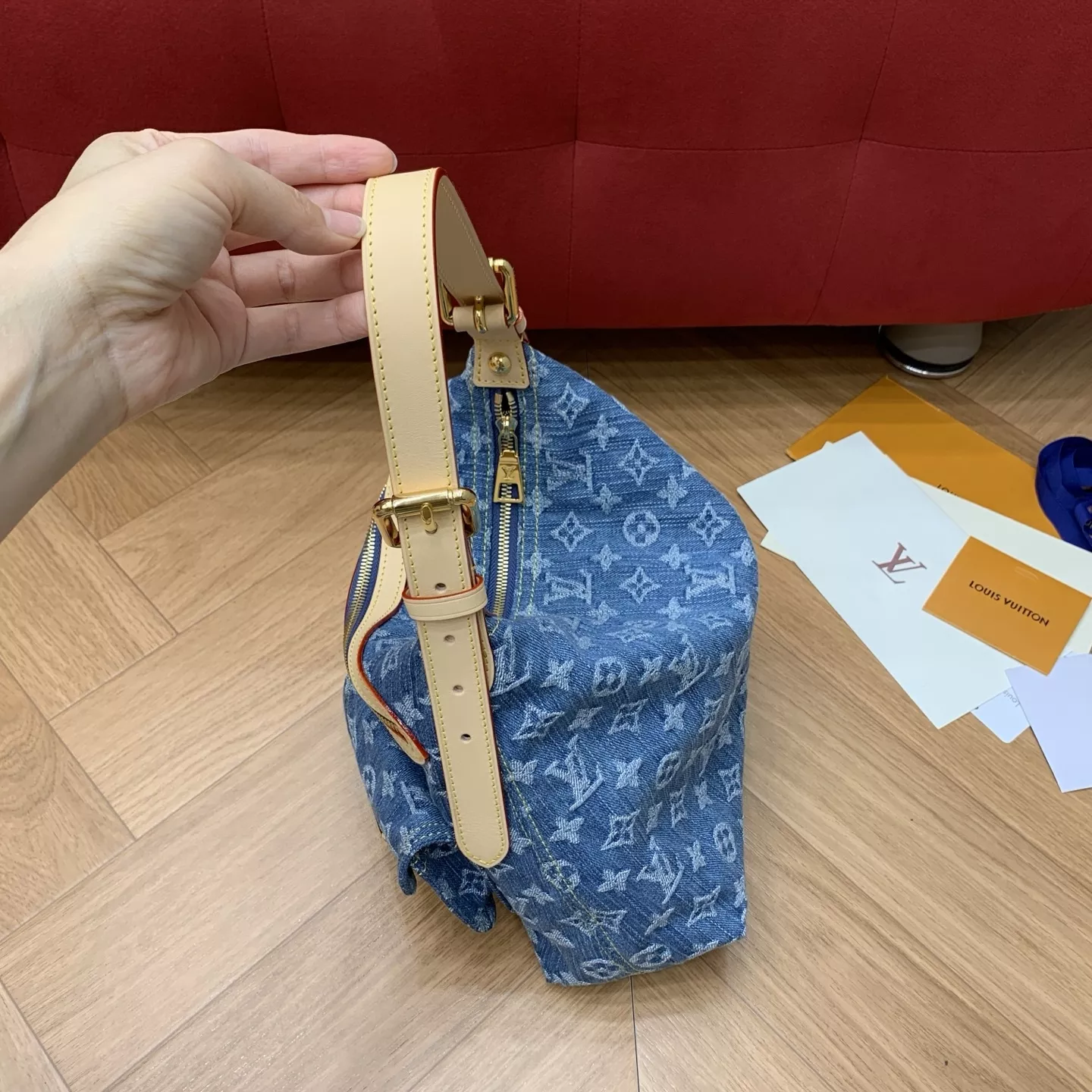 루이비통 워싱 데님 배기 숄더백 상세 이미지 26