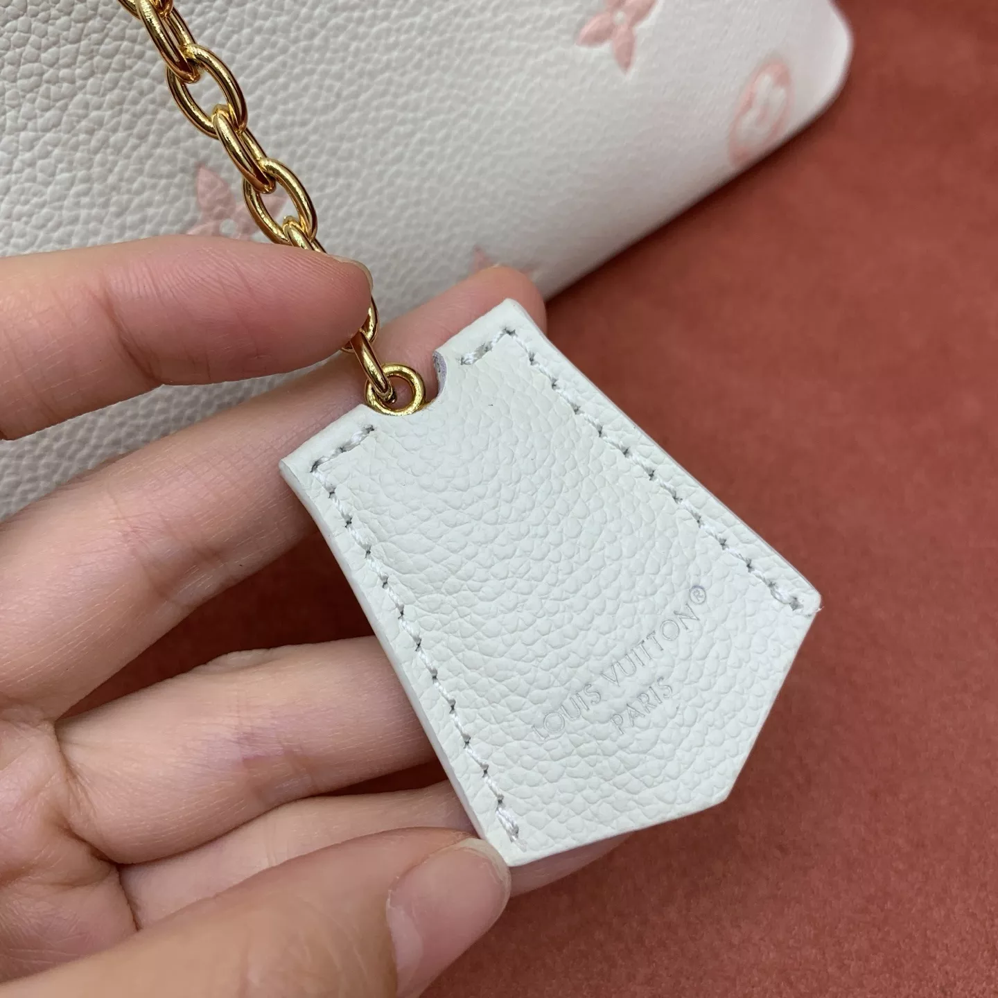 루이비통 알마 BB 엠보 로고 쉘 토트백 상세 이미지 5