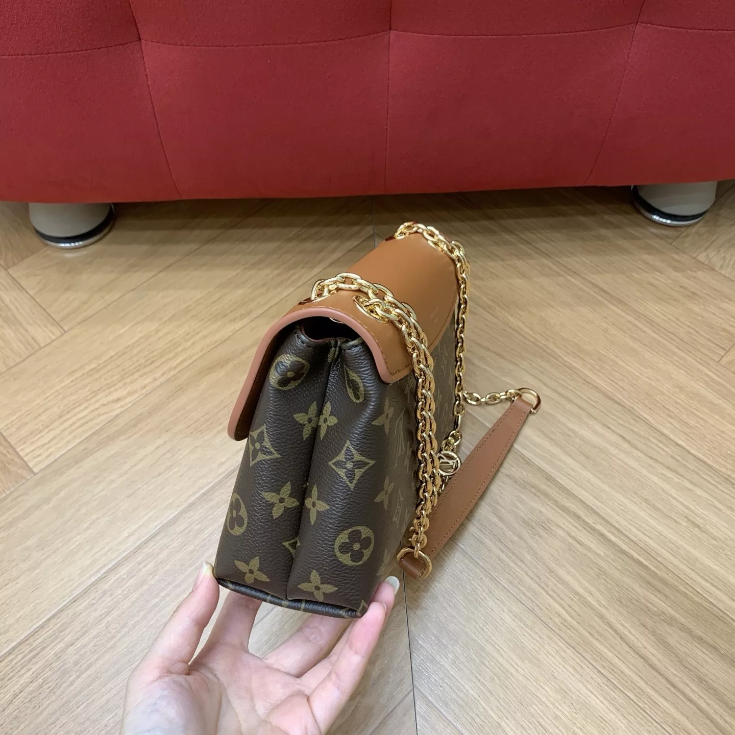 루이비통 마들렌 BB 체인 스트랩 숄더백 상세 이미지 25