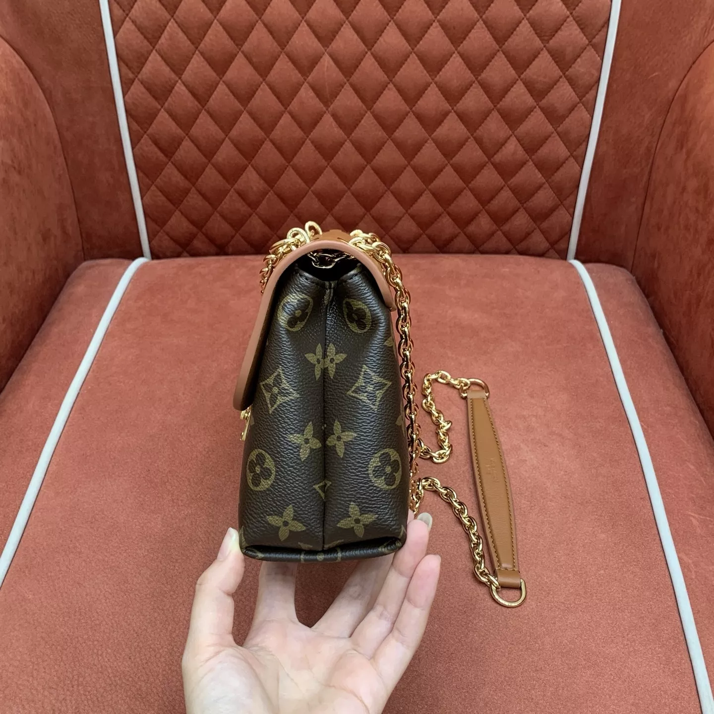 루이비통 마들렌 BB 체인 스트랩 숄더백 상세 이미지 6