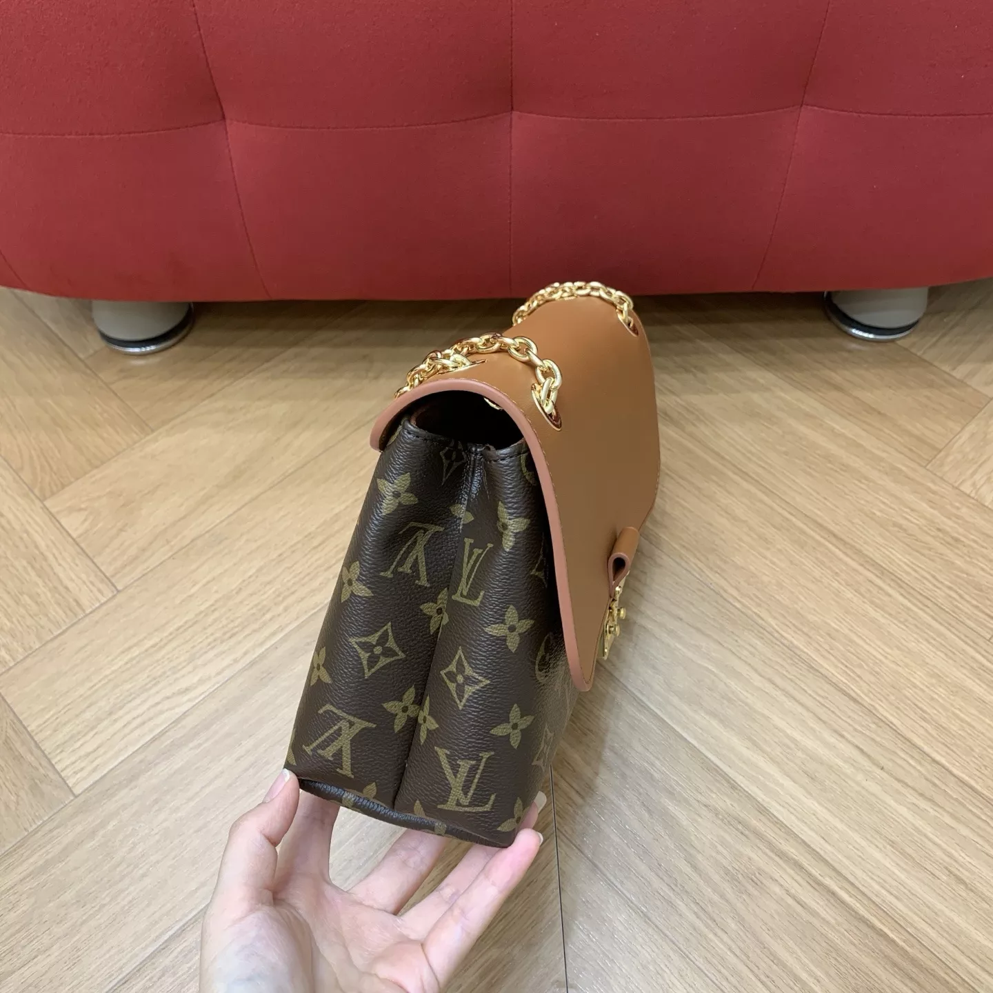 루이비통 마들렌 모노그램 캔버스 체인 숄더백 상세 이미지 23