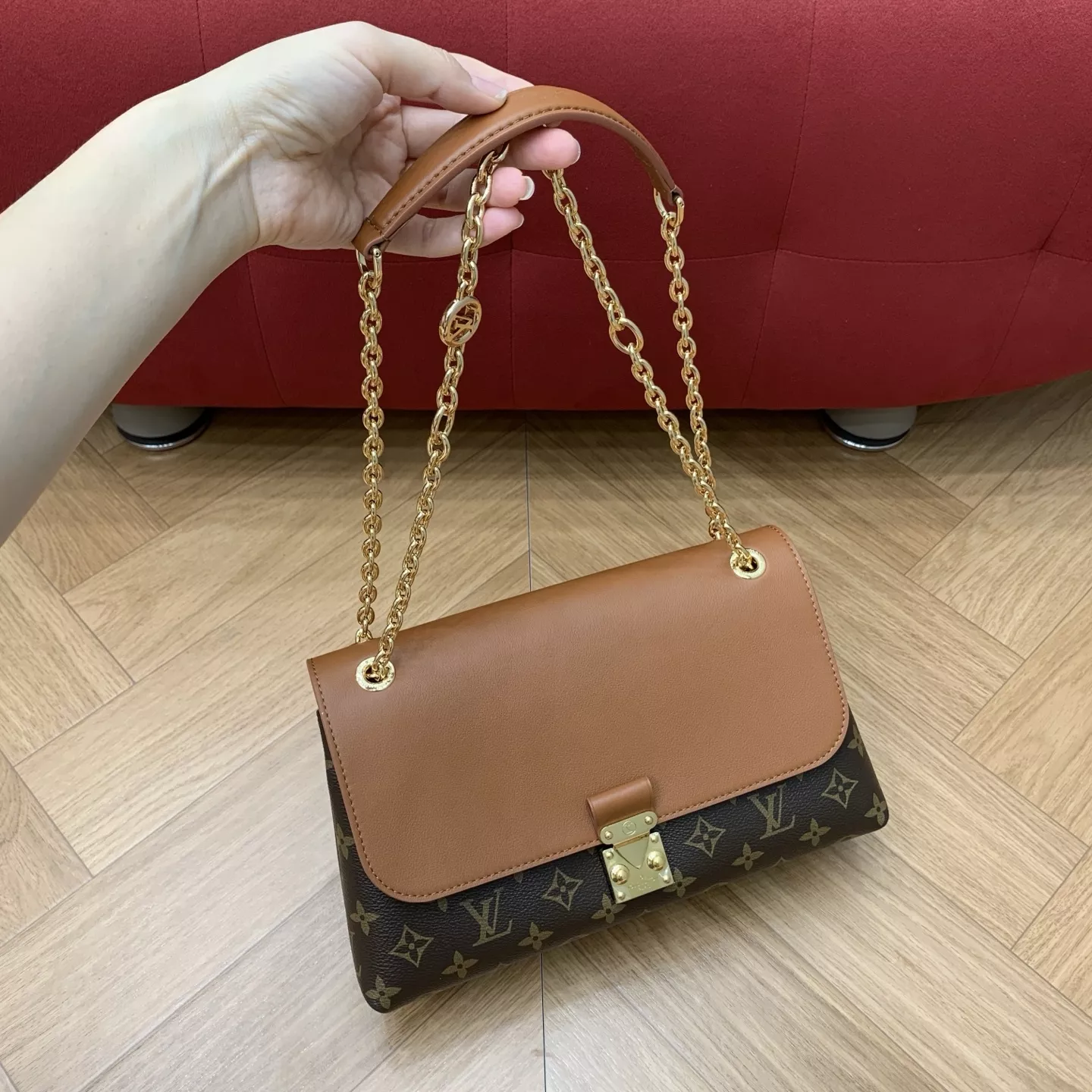 루이비통 마들렌 모노그램 캔버스 체인 숄더백 상세 이미지 20