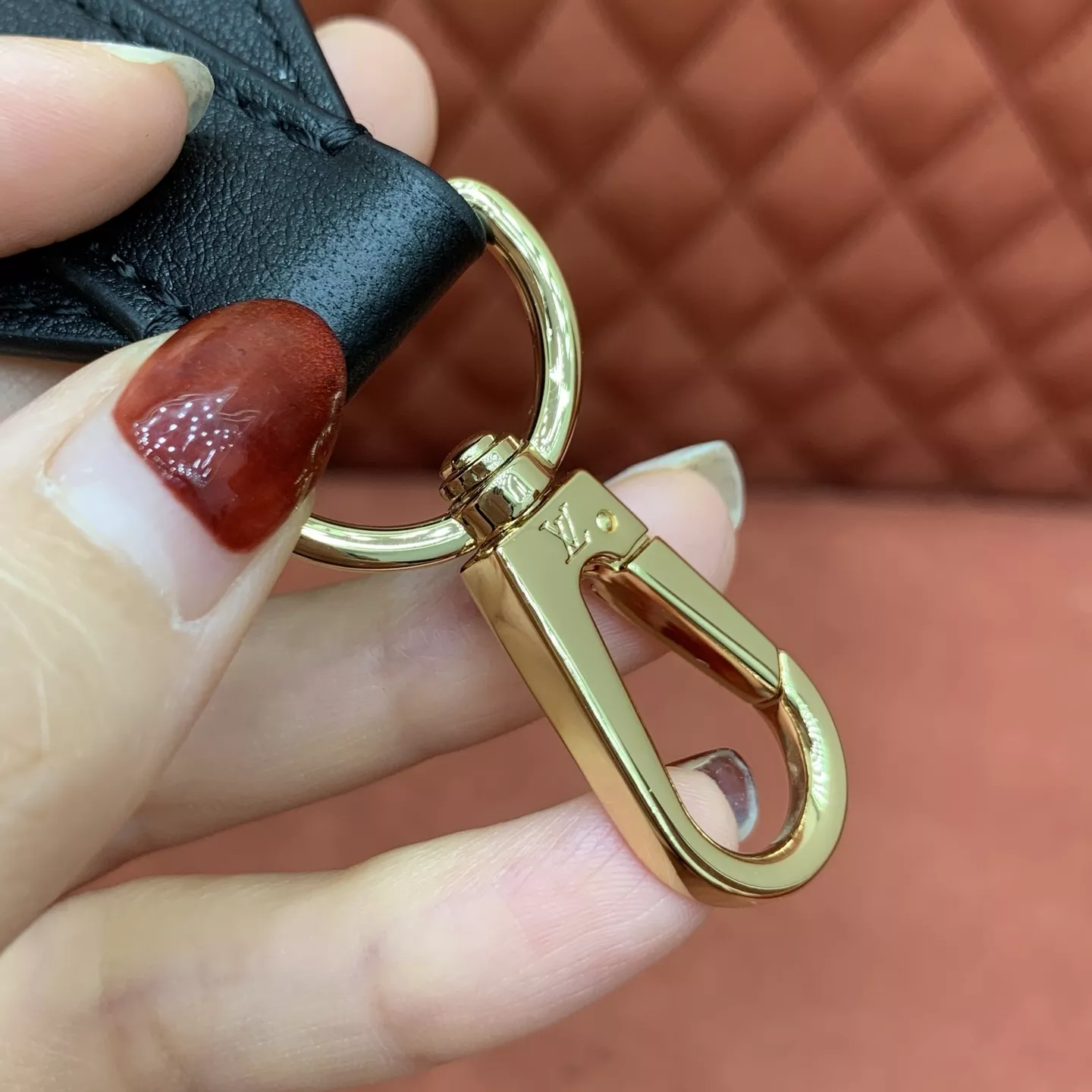 루이비통 카퓌신 수플레 소프트 카프스킨 미디엄 토트백 상세 이미지 18