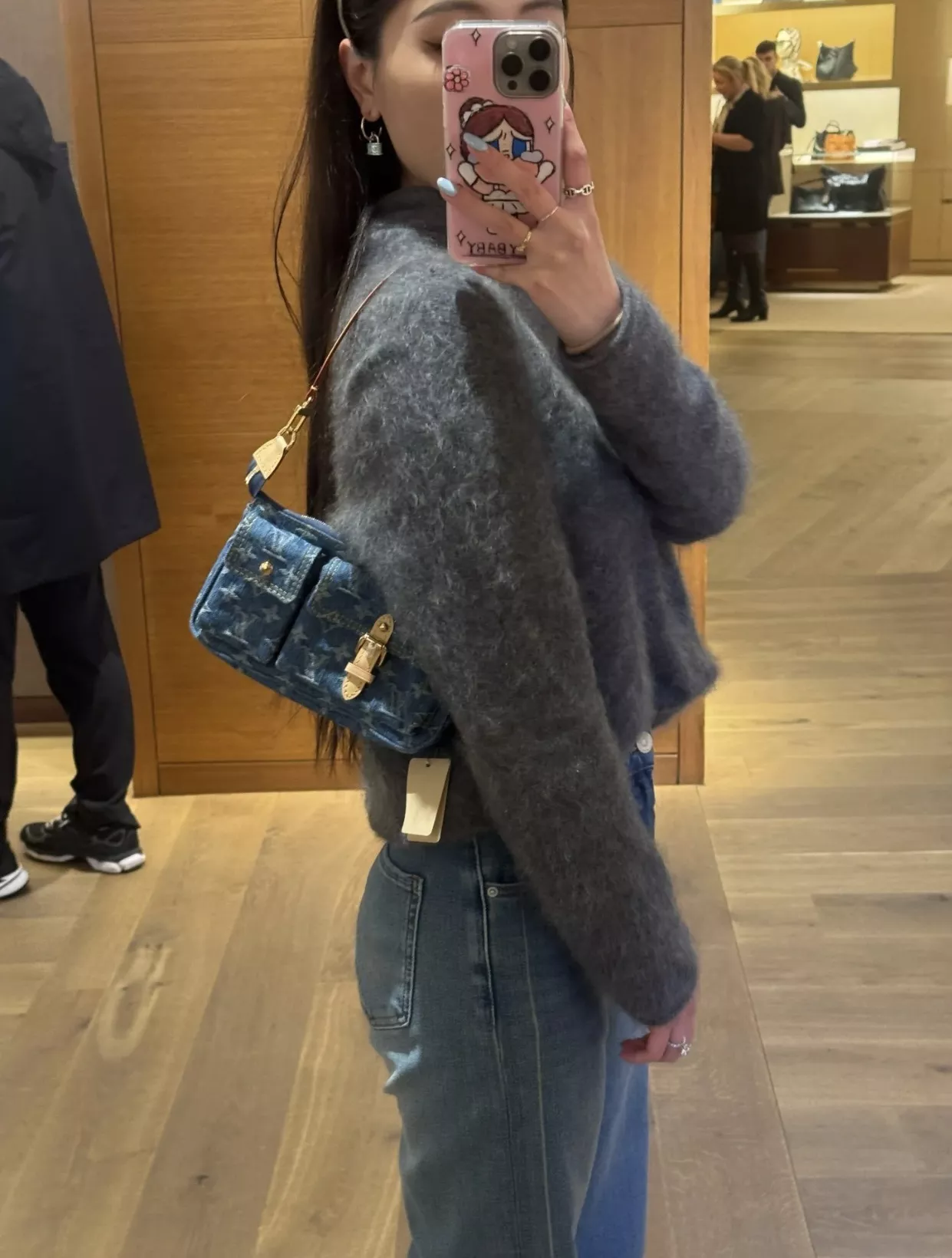 루이비통 워시드 블루 데님 플랩 포켓 미니 숄더백 상세 이미지 41