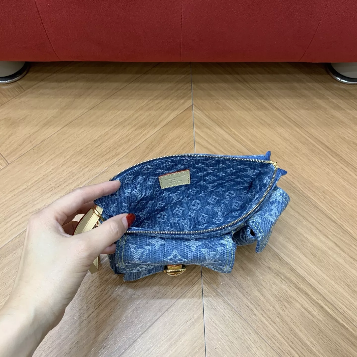 루이비통 워시드 블루 데님 플랩 포켓 미니 숄더백 상세 이미지 26