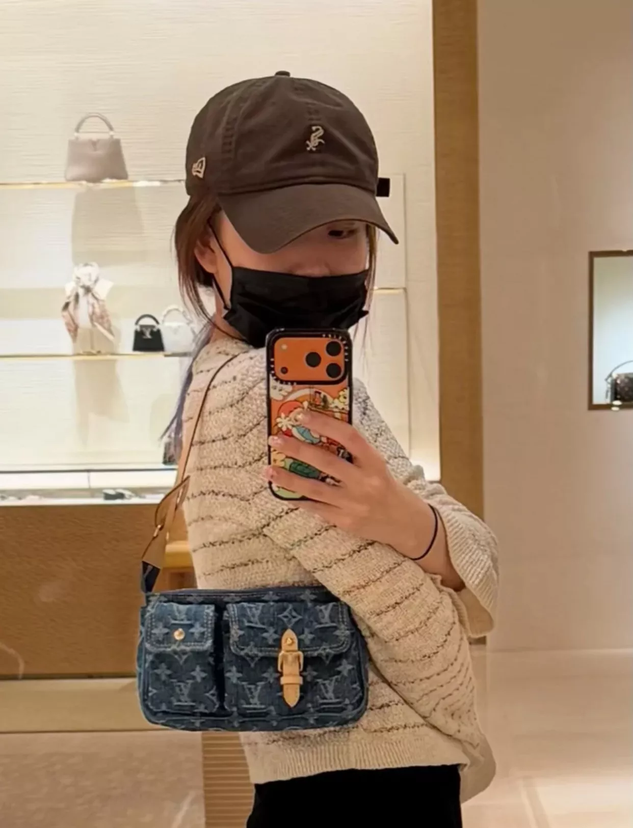 루이비통 워시드 블루 데님 플랩 포켓 미니 숄더백 상세 이미지 44