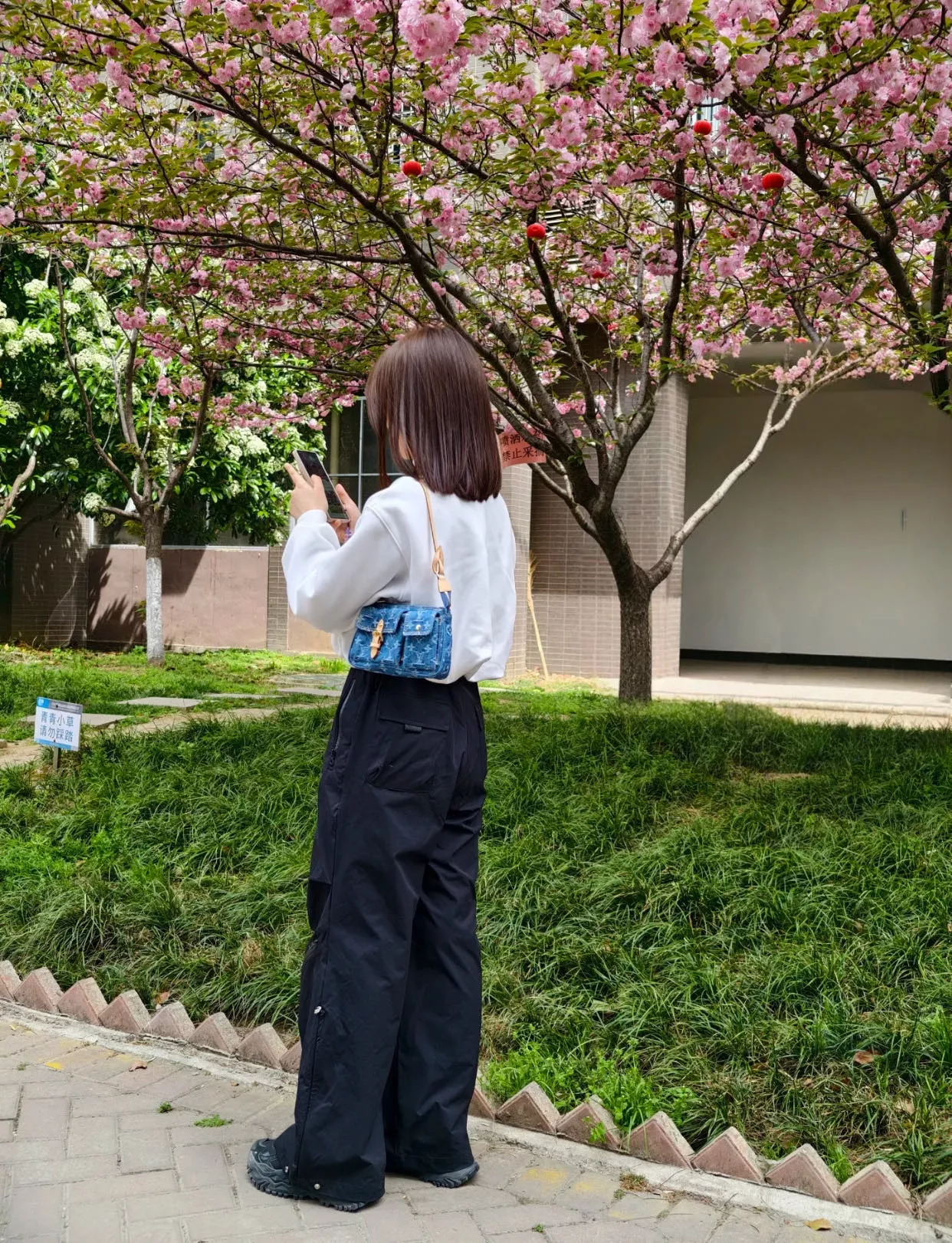 루이비통 워시드 블루 데님 플랩 포켓 미니 숄더백 상세 이미지 32