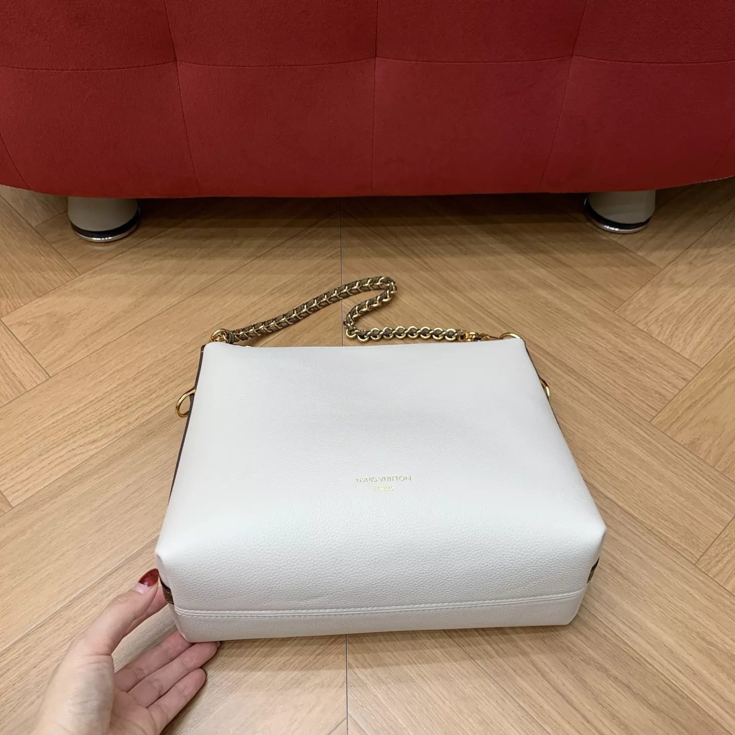 루이비통 멀티패스 화이트 카우하이드 호보백 상세 이미지 24