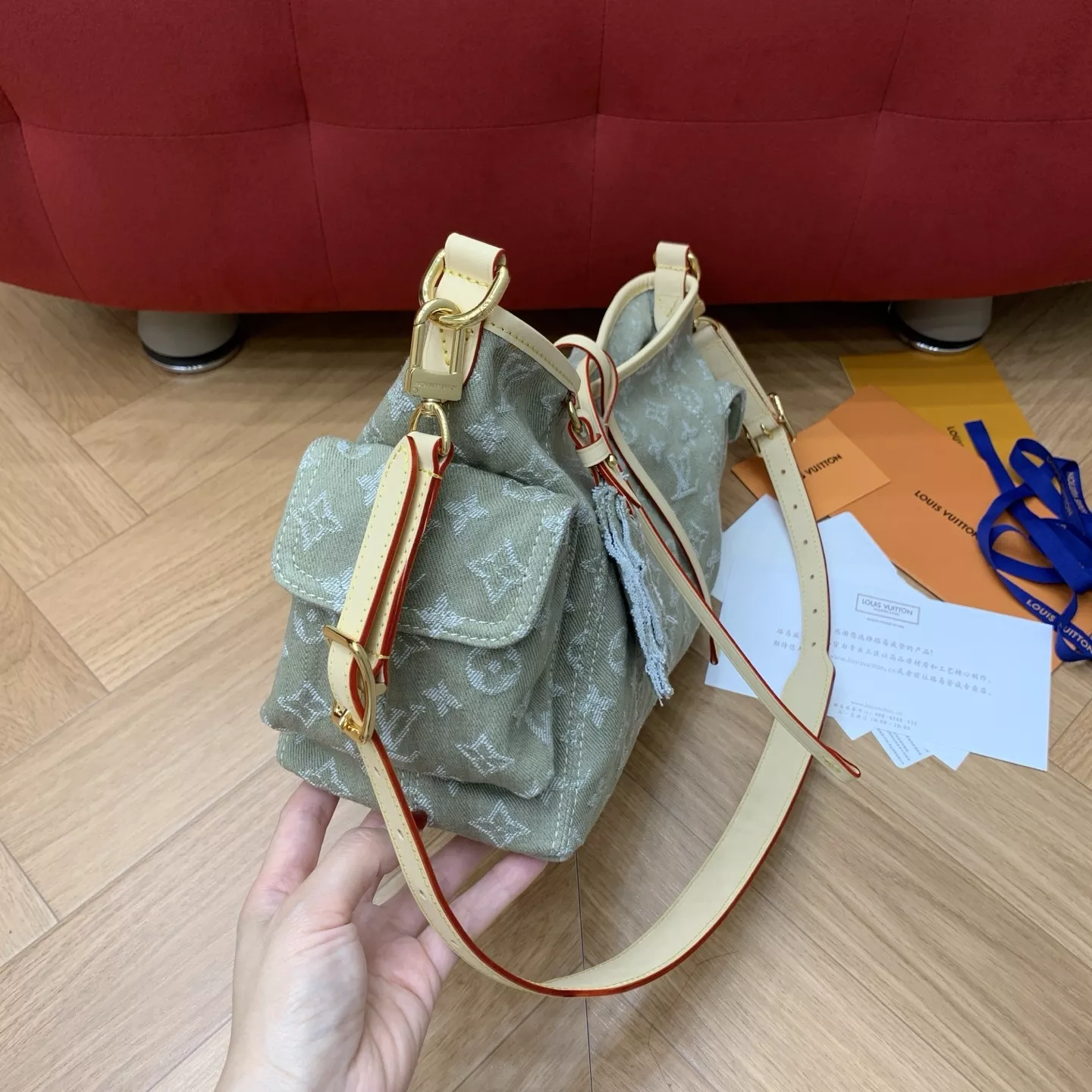 루이비통 워시드 그린 데님 카고 캐리올 숄더백 상세 이미지 4