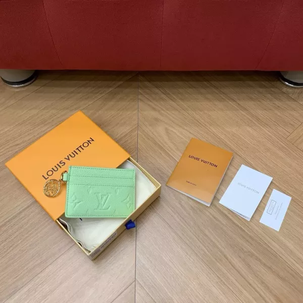 루이비통 엠보스 애플그린 지퍼 카드 지갑