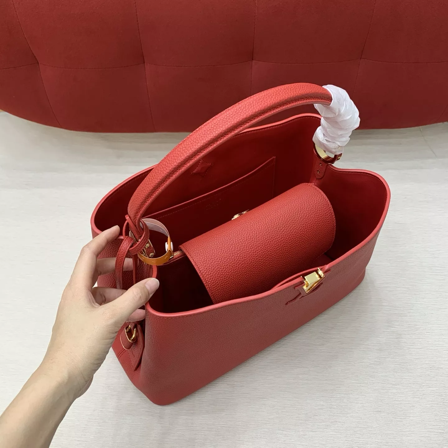 루이비통 카퓌신 비저너리 그레인 카프스킨 토트백 상세 이미지 25
