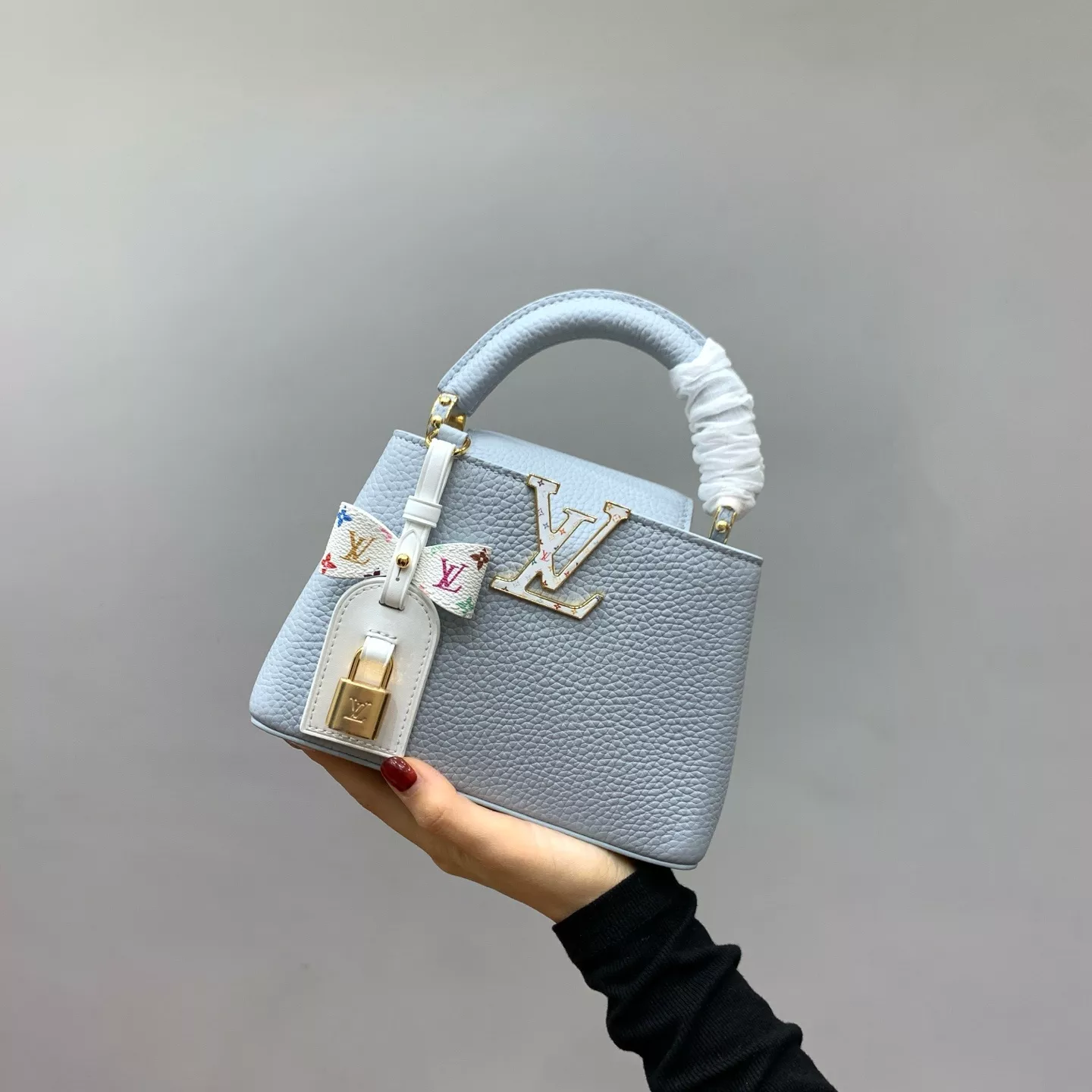 루이비통 카퓌신 미니 삼색 포인트 토트백 상세 이미지 30