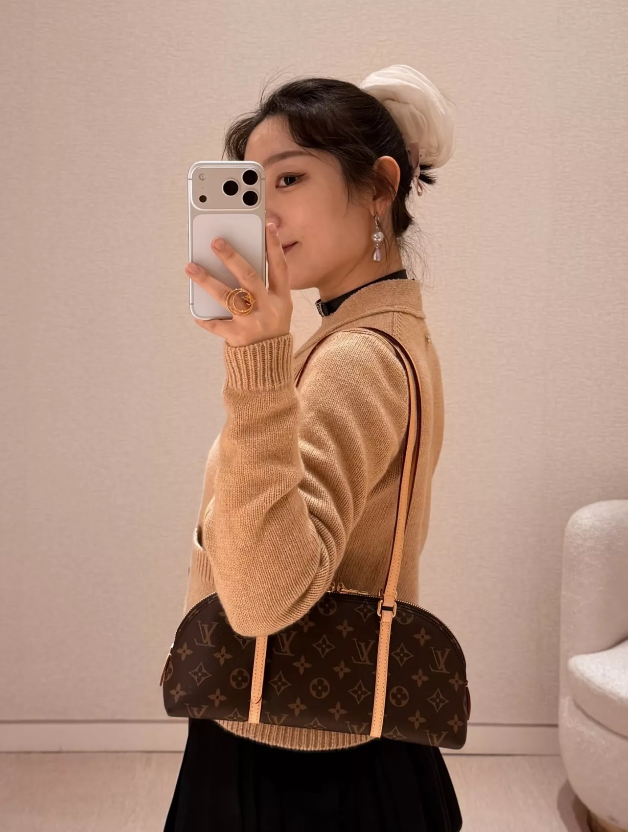 루이비통 스콰이어 모노그램 캔버스 호보 숄더백 상세 이미지 33