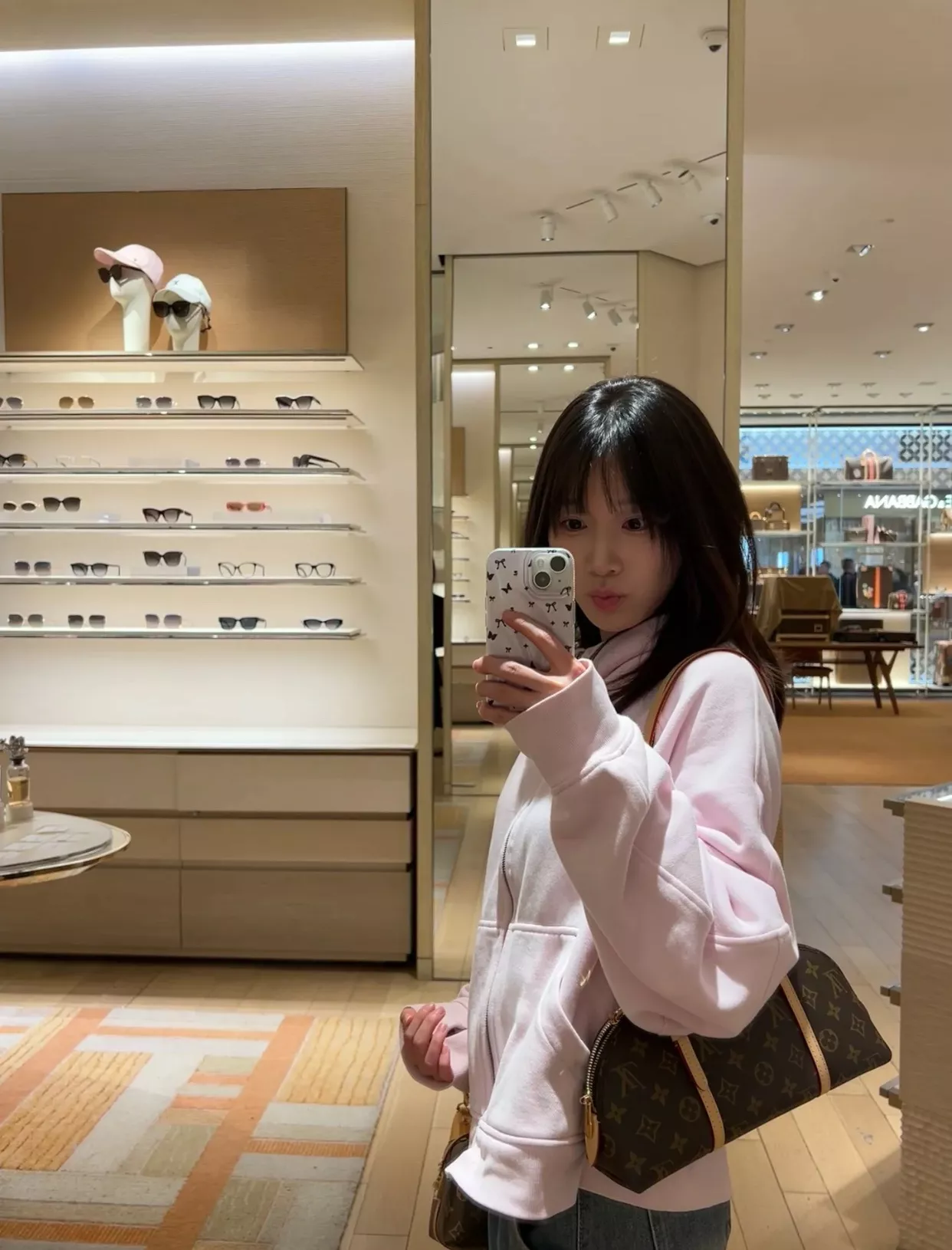 루이비통 스콰이어 모노그램 캔버스 호보 숄더백 상세 이미지 54