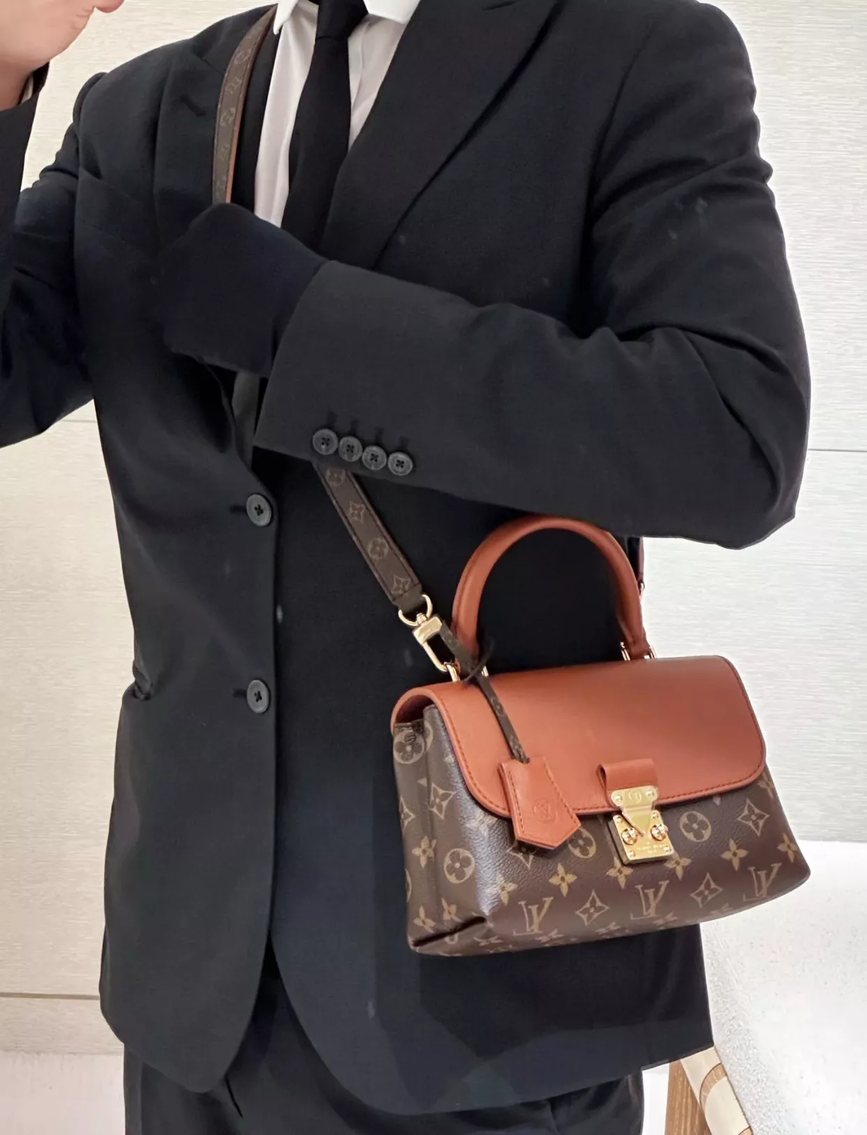 루이비통 마들렌 BB 모노그램 캔버스 토트백 상세 이미지 38
