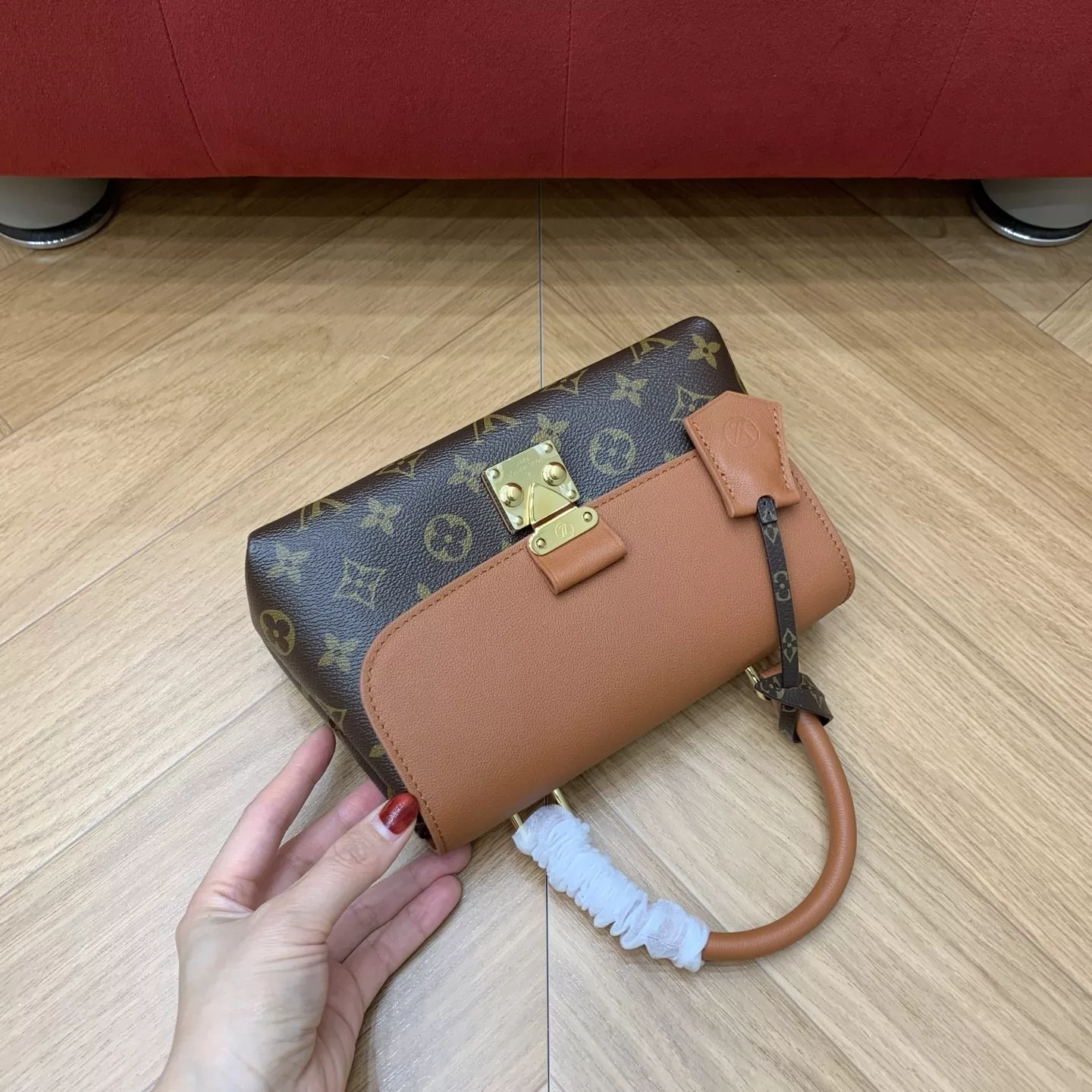 루이비통 마들렌 BB 모노그램 캔버스 토트백 상세 이미지 25