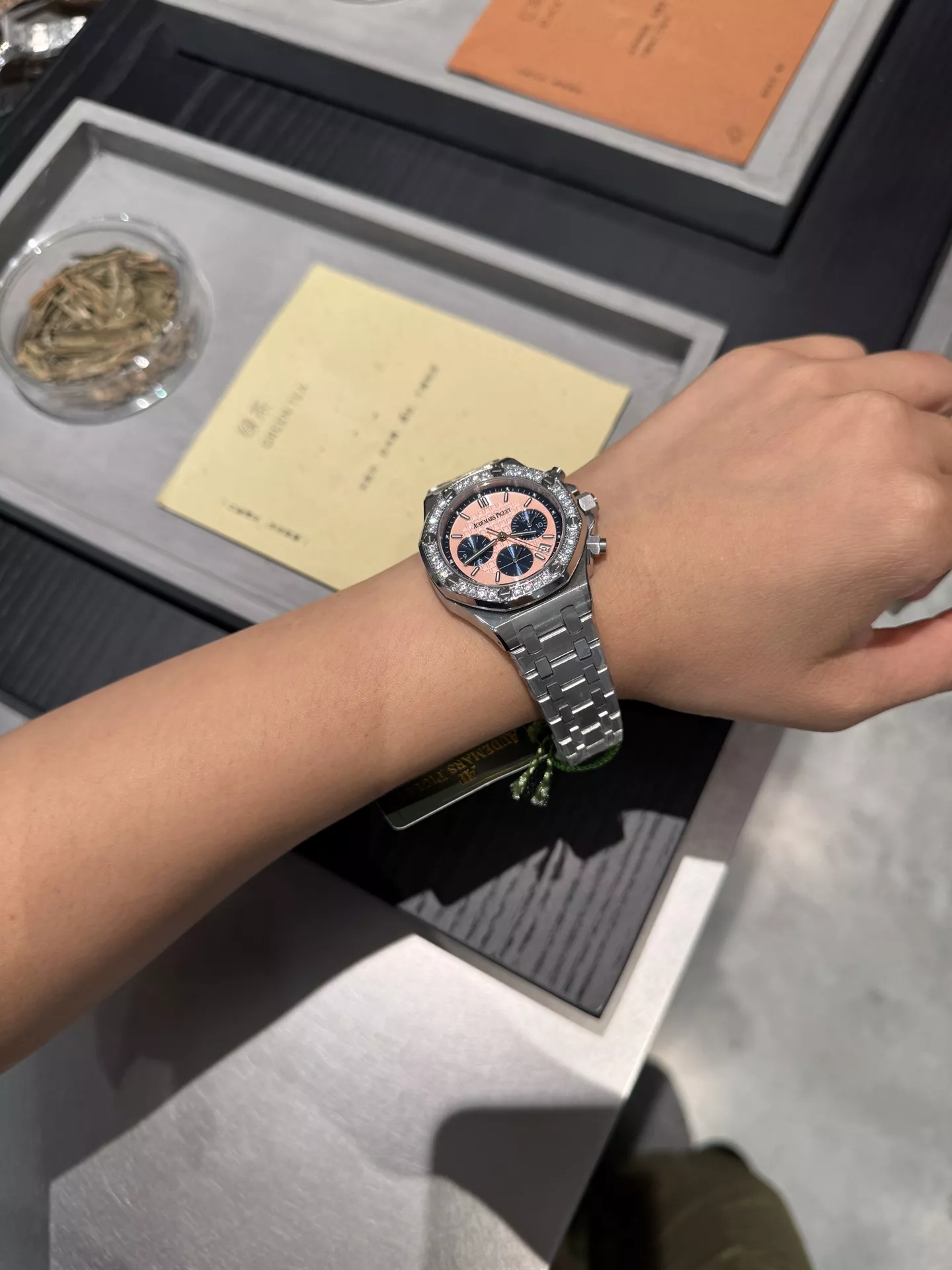 까르띠에 블루 벌룬 33mm 피쉬아이 글라스 다이아 가죽 손목시계 상세 이미지 19