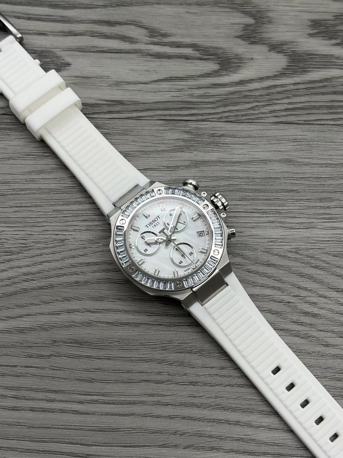 티쏘 모토GP 38mm 실리콘 스트랩 크로노그래프 손목시계 상세 이미지 1