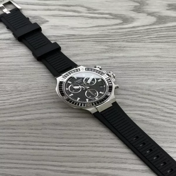 티쏘 모토GP 38mm 러버 스트랩 크로노그래프 손목시계