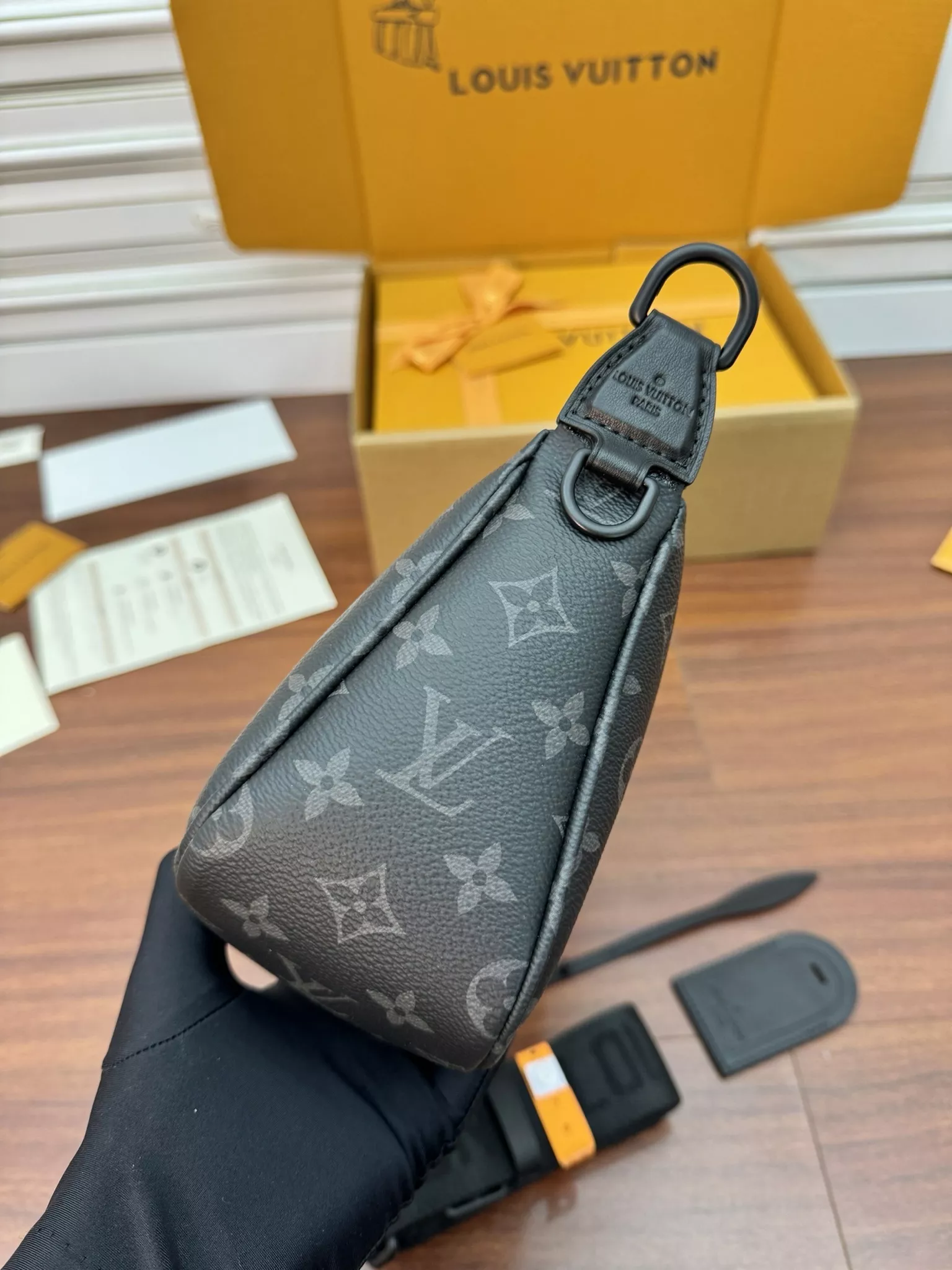 루이비통 모노그램 28cm 포쉐트 악세수아 바게트백 상세 이미지 12