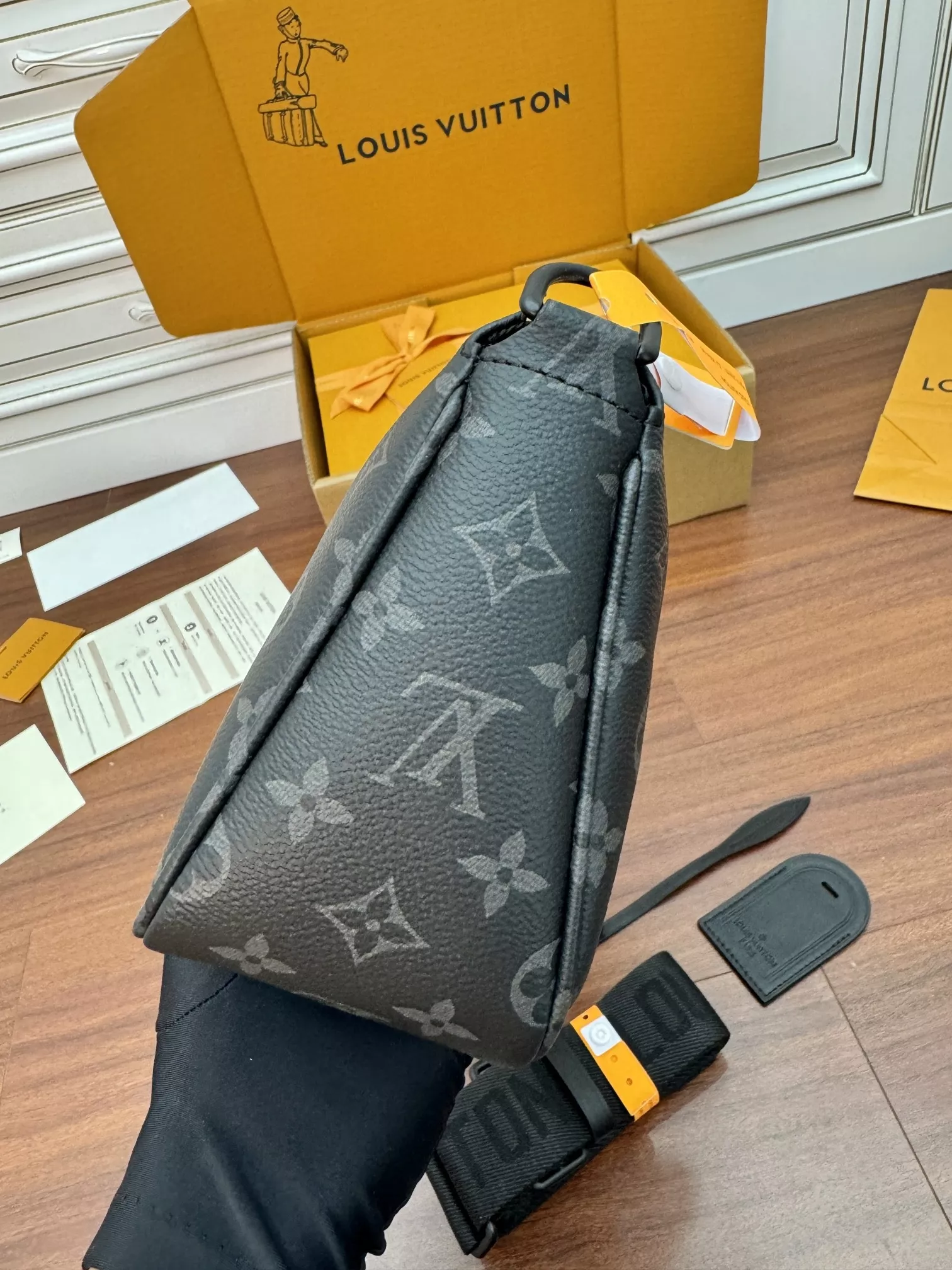 루이비통 모노그램 28cm 포쉐트 악세수아 바게트백 상세 이미지 11