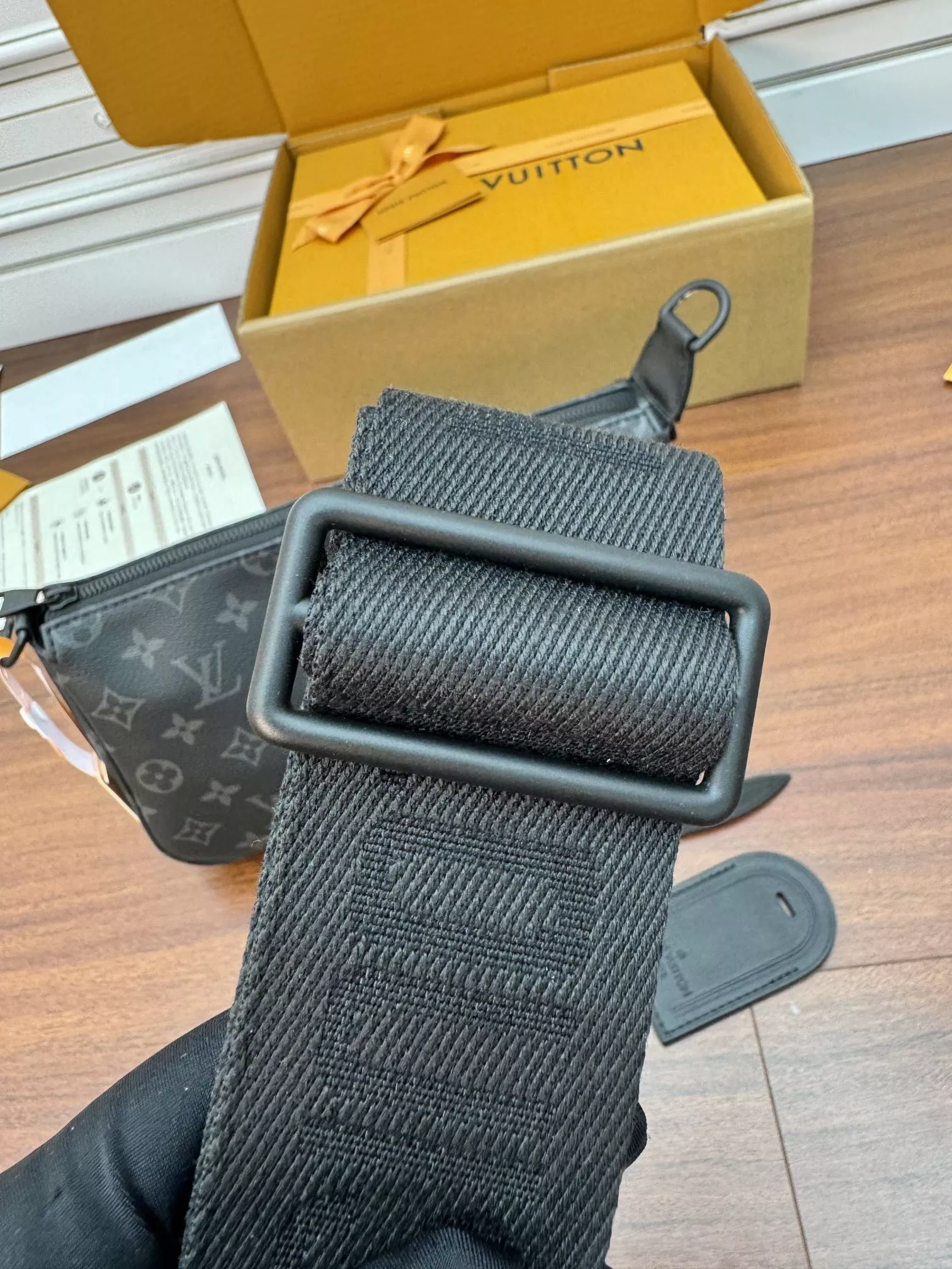 루이비통 모노그램 28cm 포쉐트 악세수아 바게트백 상세 이미지 7