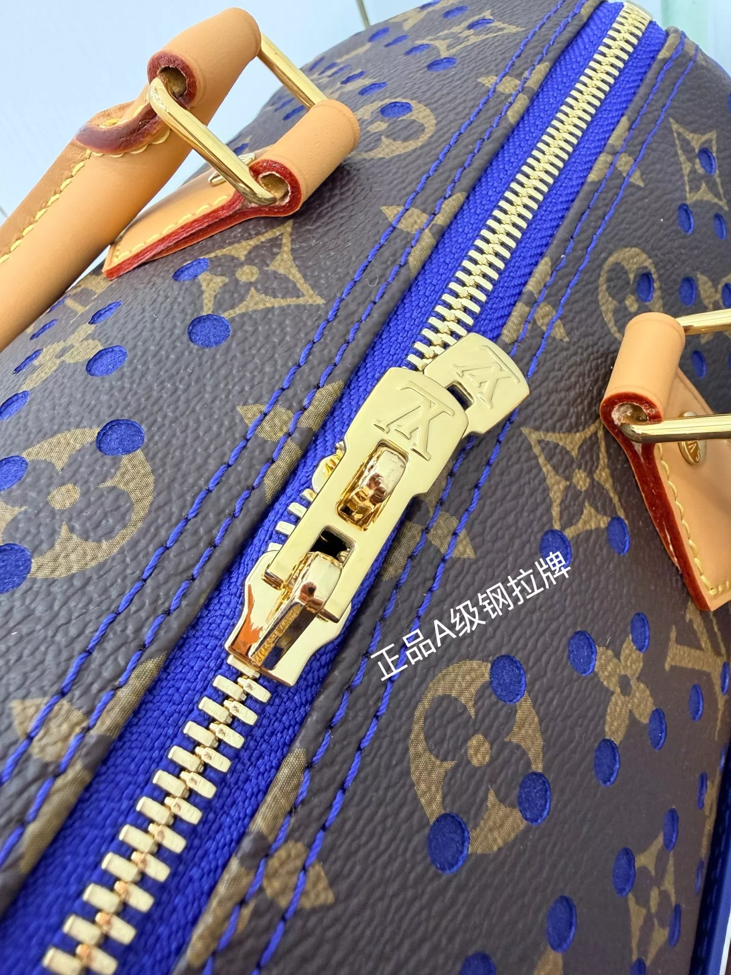 루이비통 모노그램 패턴 핸들 스트랩 보스턴백 상세 이미지 5