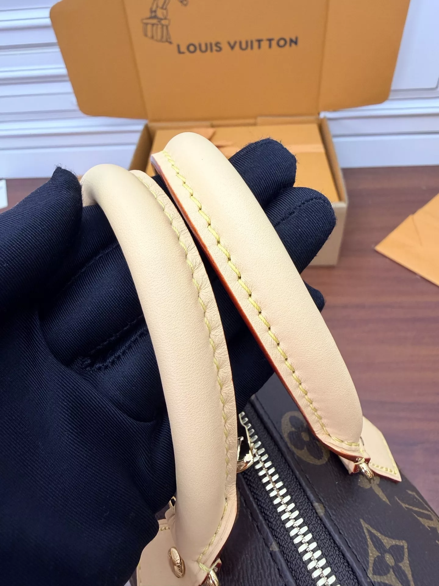 루이비통 모노그램 캔버스 원통형 핸들 보스턴백 상세 이미지 12