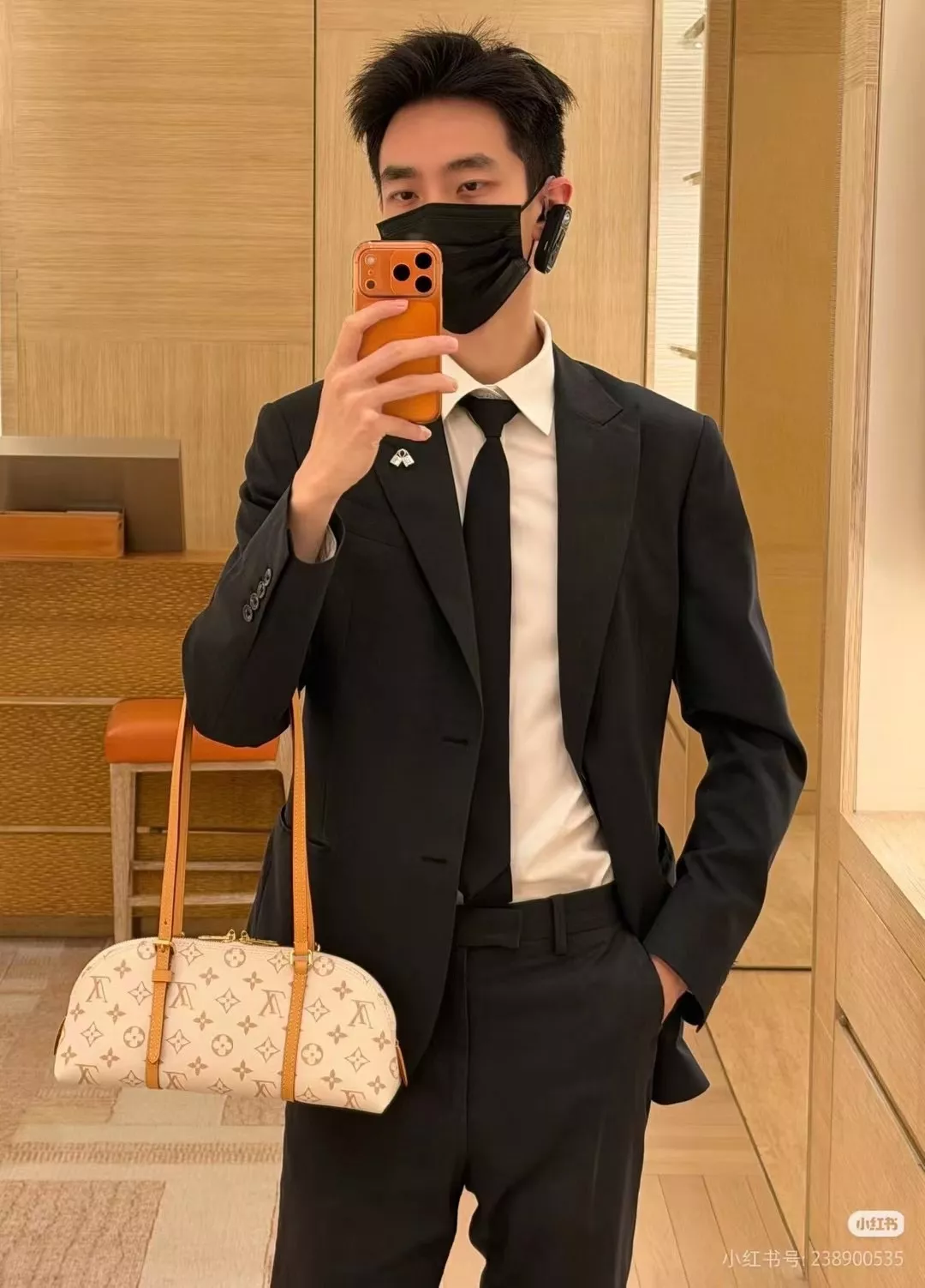 루이비통 다미에 아주르 코팅 캔버스 슬림 바게트백 상세 이미지 18