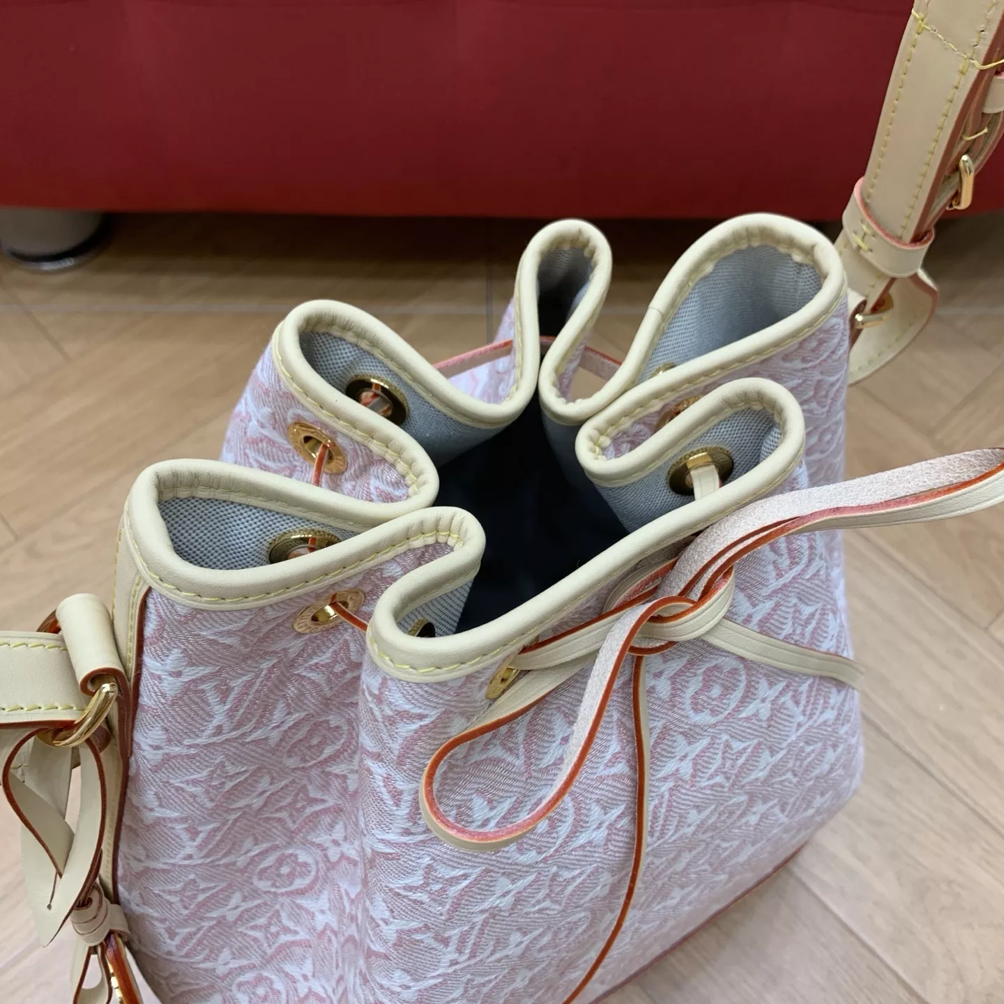 루이비통 자카드 자수 캔버스 노에 대형 버킷백 상세 이미지 26