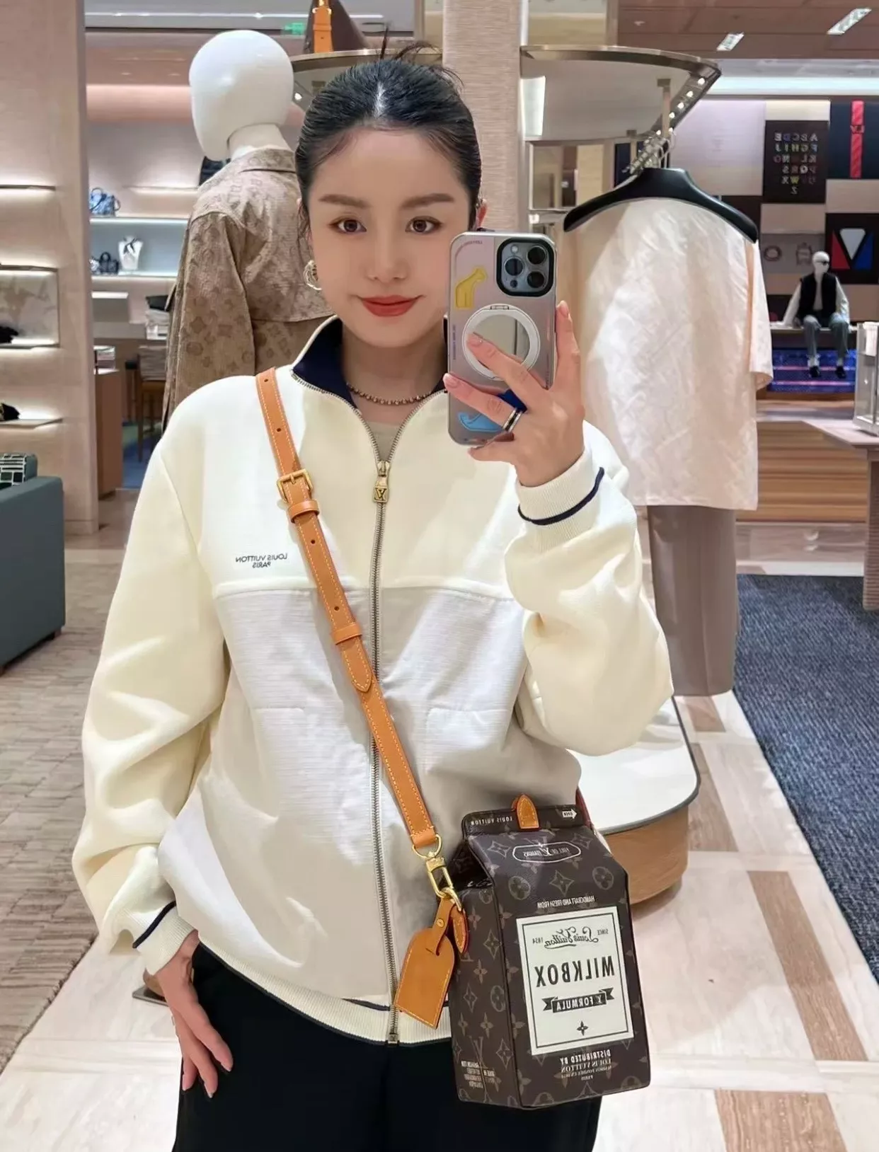 루이비통 모노그램 밀크박스 프린트 박스형 크로스백 상세 이미지 41