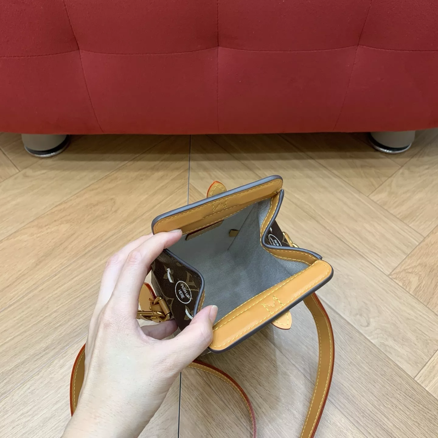 루이비통 모노그램 밀크박스 프린트 박스형 크로스백 상세 이미지 27